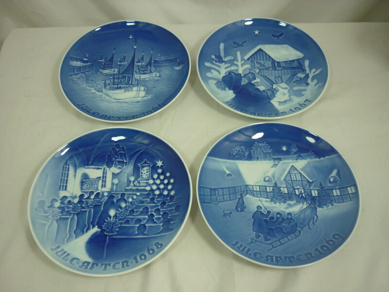 B & G Bing & Grondahl Blue Christmas Jule Aften Plate Lot of 4 1966-69 22J070