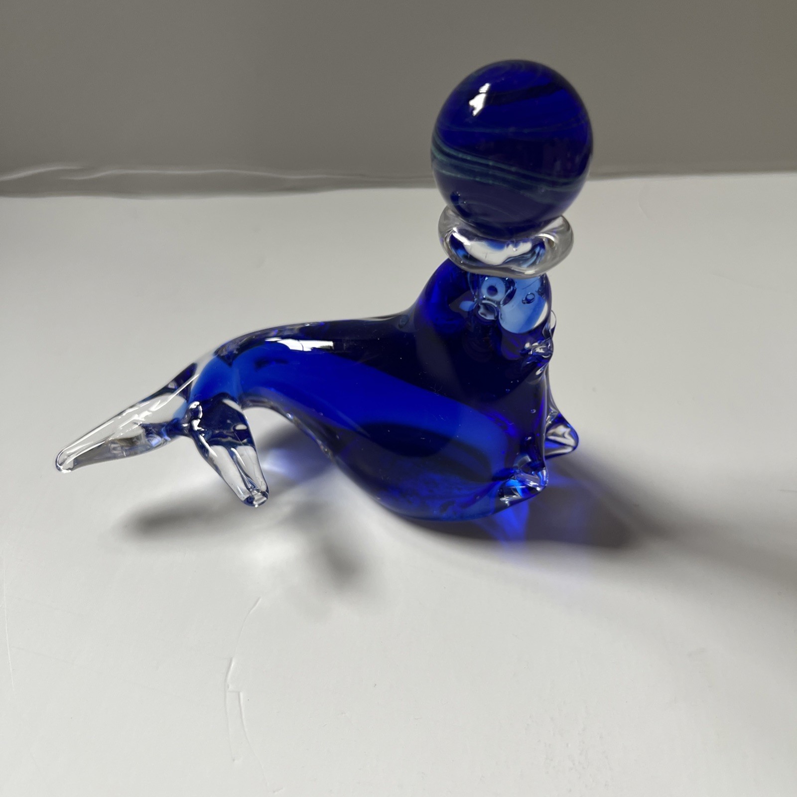 VINTAGE ART GLASS COBALT BLUE COLOR SEAL SEA LION PAPERWEIGHT FIGURINE
