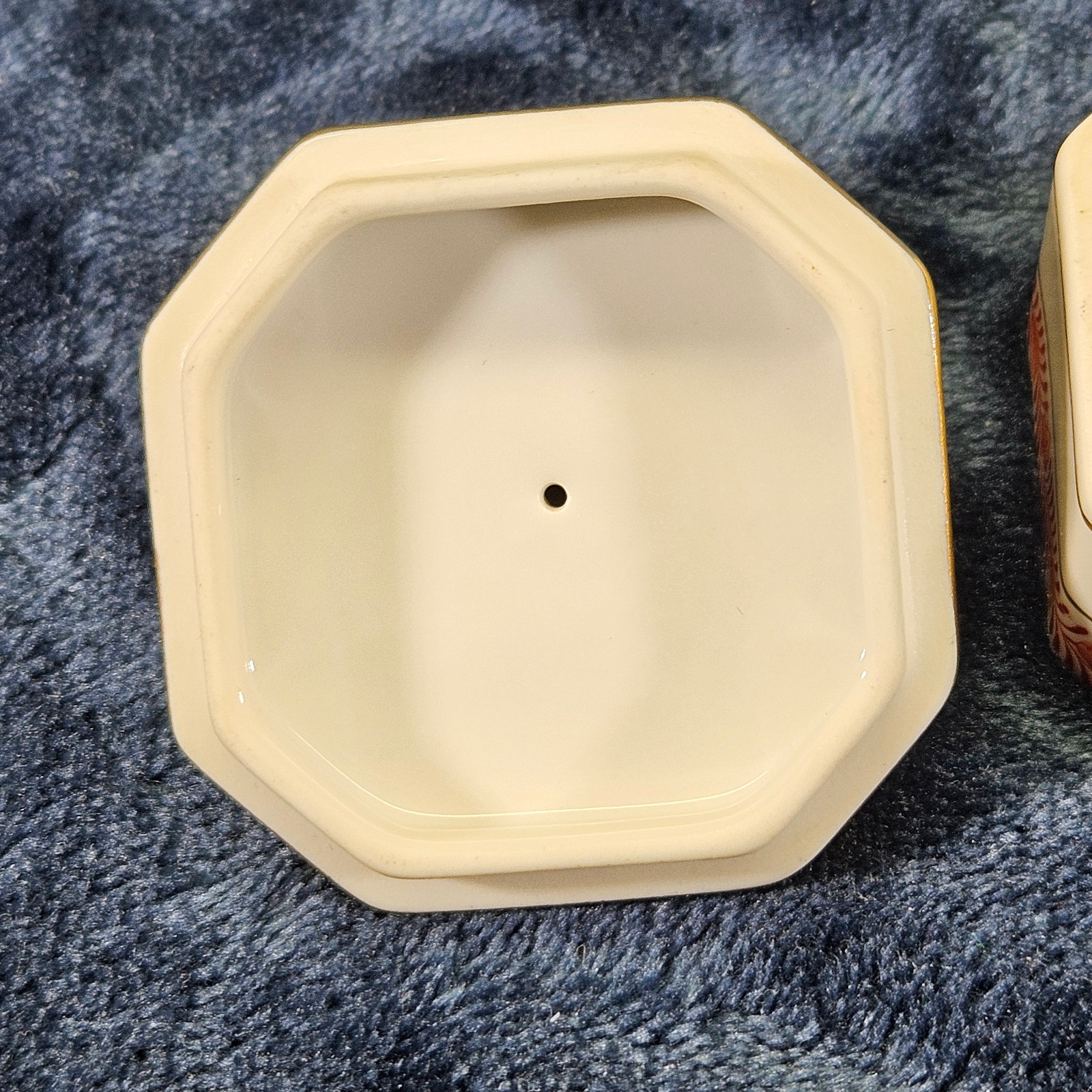 Herend Petite Octagonal Box Chinese Bouquet Rust Bunny Finial