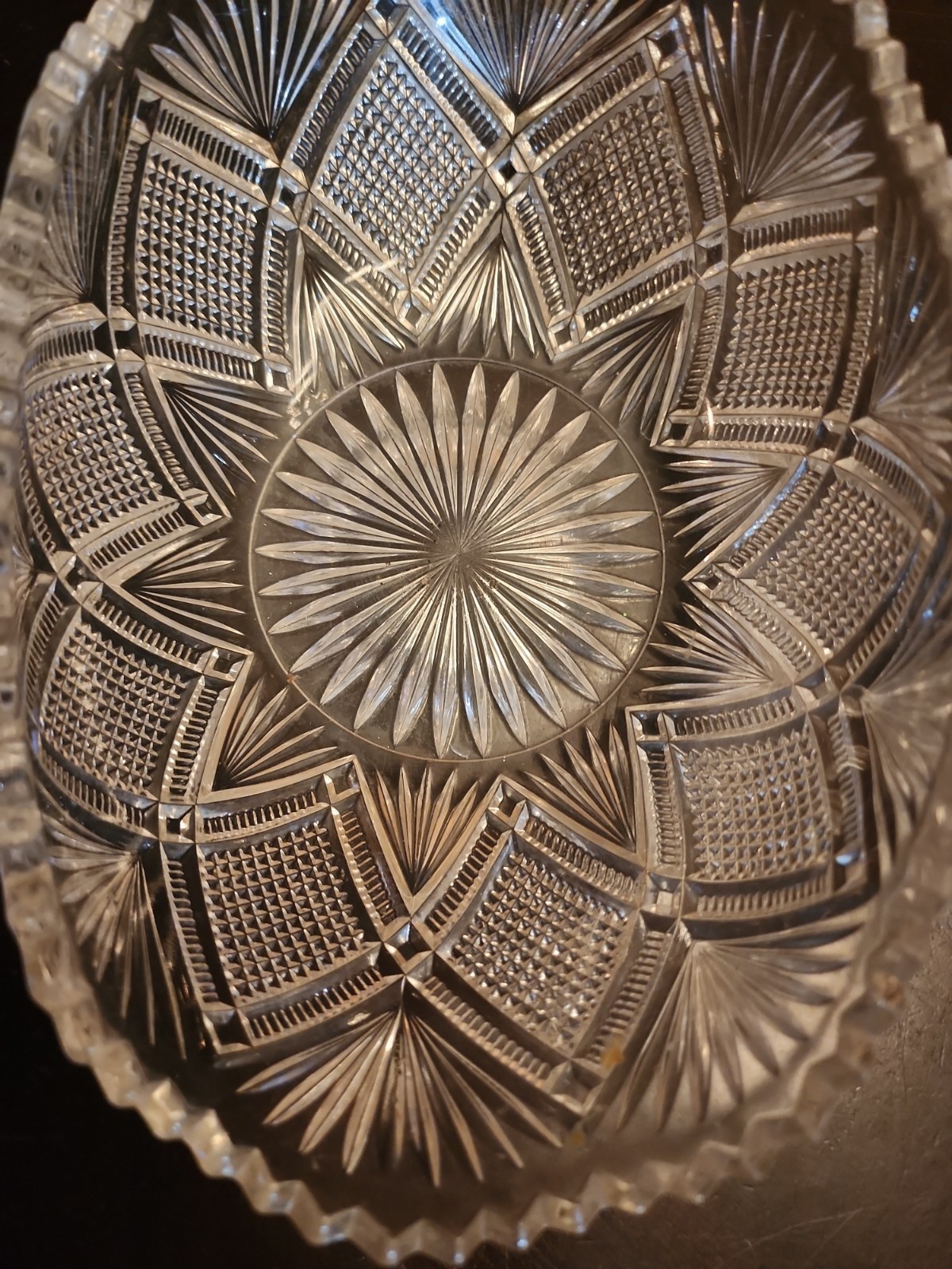 Vintage L.E. Smith Pressed Uranium? Manganese Glass Pineapple Diamond Fan Bowl