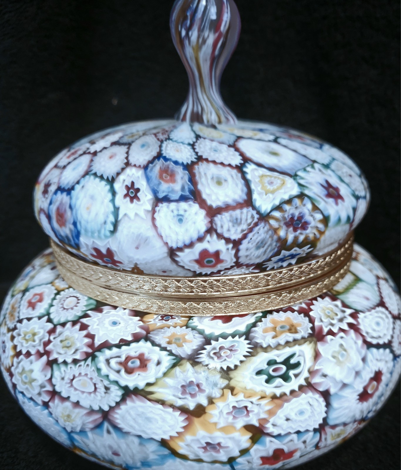 FRATELLI TOSO MILLIFIORI EARLY 20TH CENTURY GLASS HINGED ROUND BOX EXC CONDITION