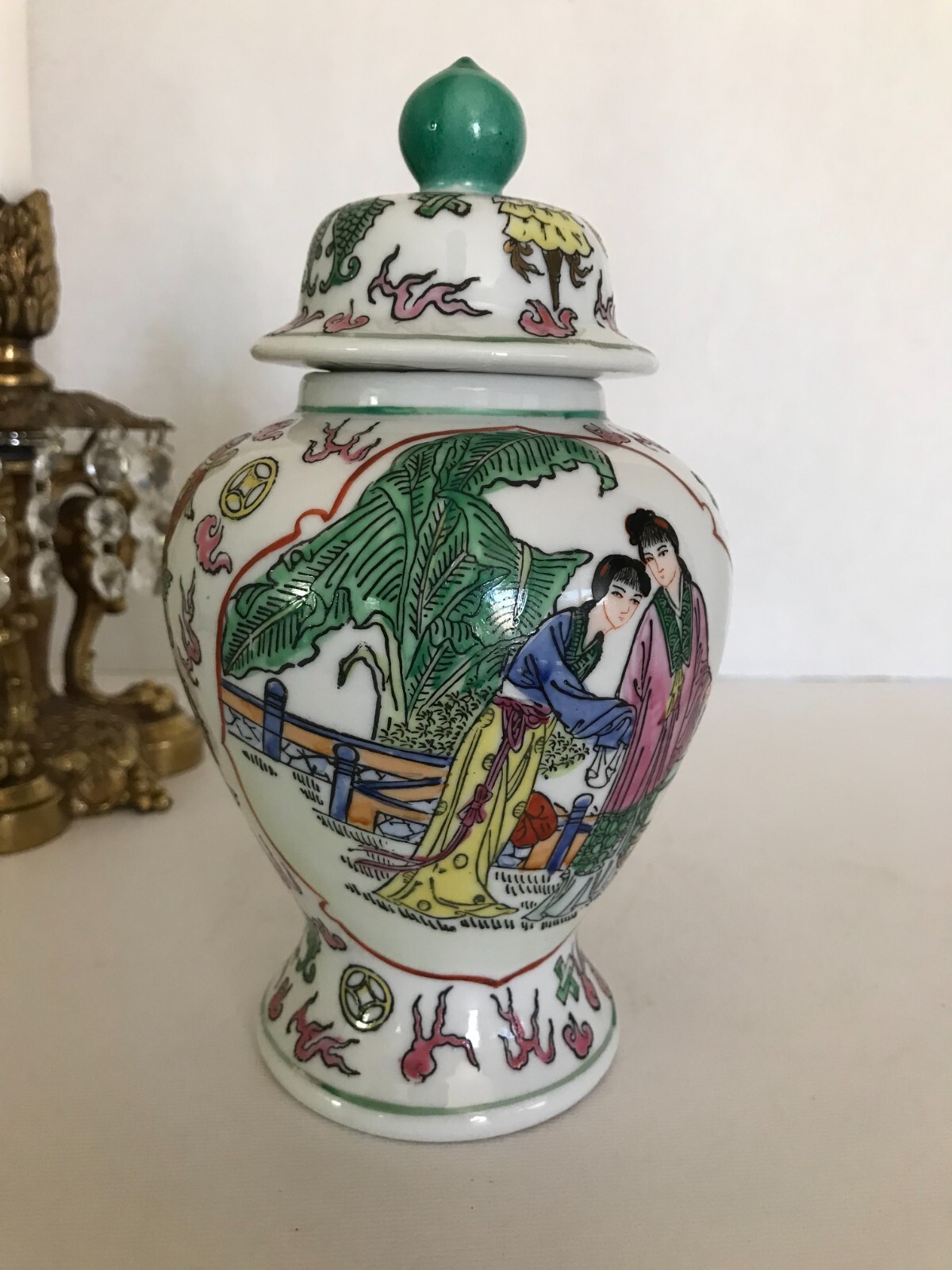 Vintage Fenton Famile Rose style ginger jar, Nora Fenton Rose Medallion vase urn