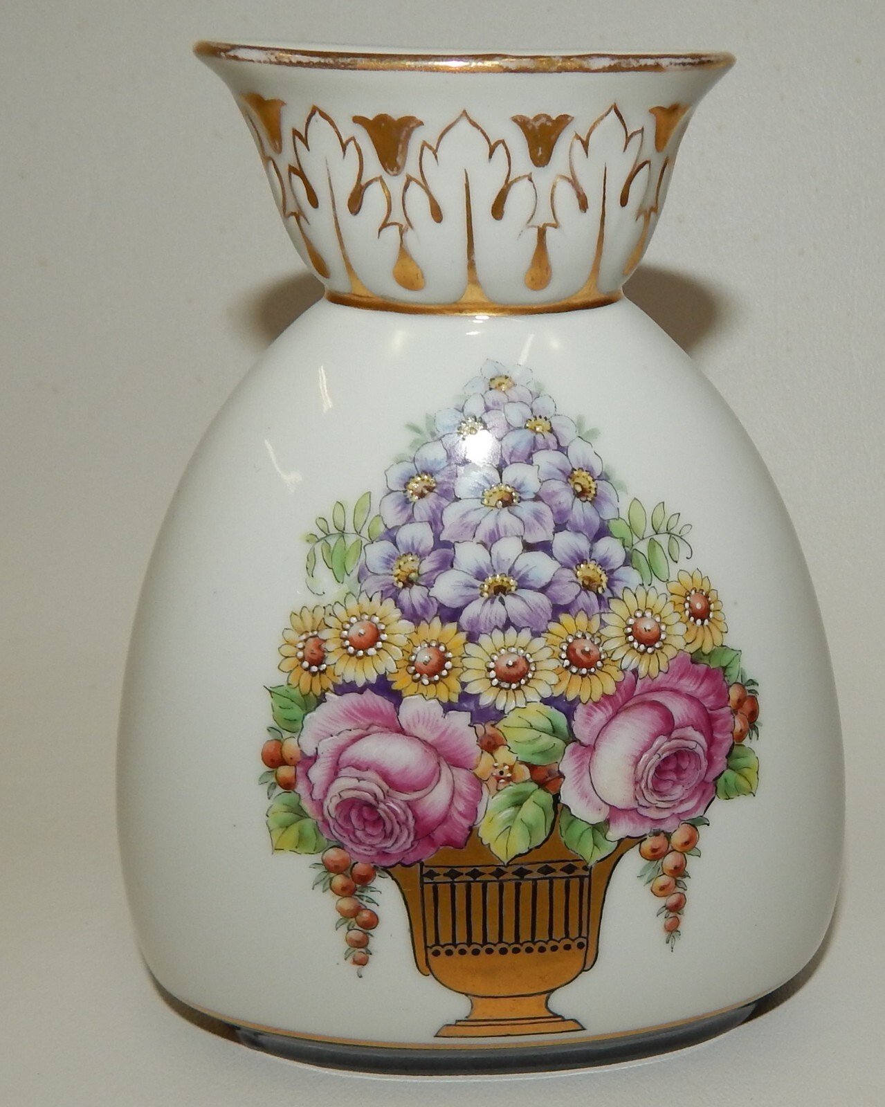 Lorenz Hutchenreuther Selb Decorated Art Nouveau German Porcelain Flower Vase