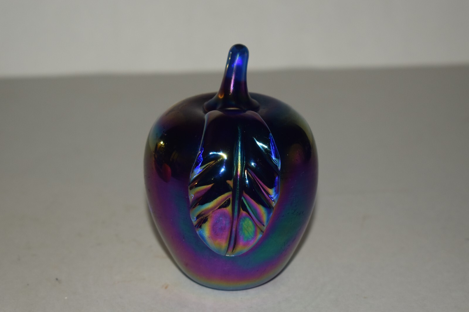 Vintage 2000 GIBSON Amethyst Carnival Glass Glassware Apple Motif Paperweight
