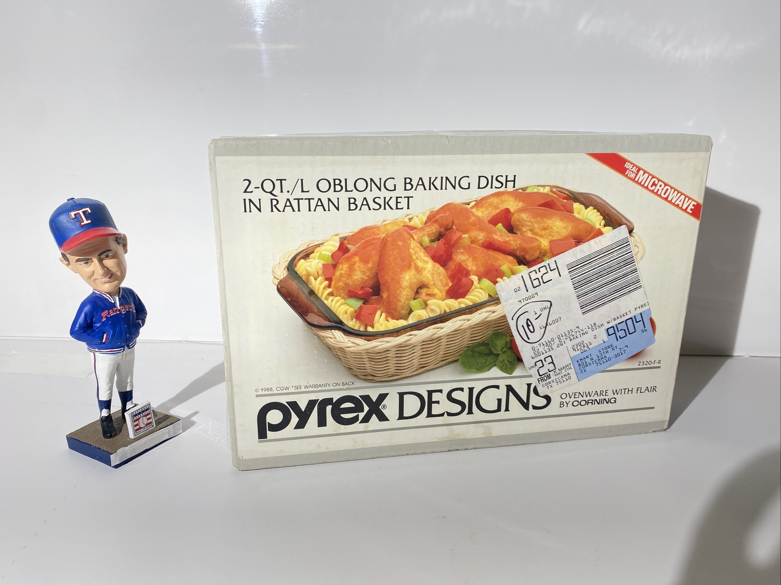 Pyrex 2Qt L Oblong Baking Dish in Rattan Basket 75yr Anniversary Ed. Brand New