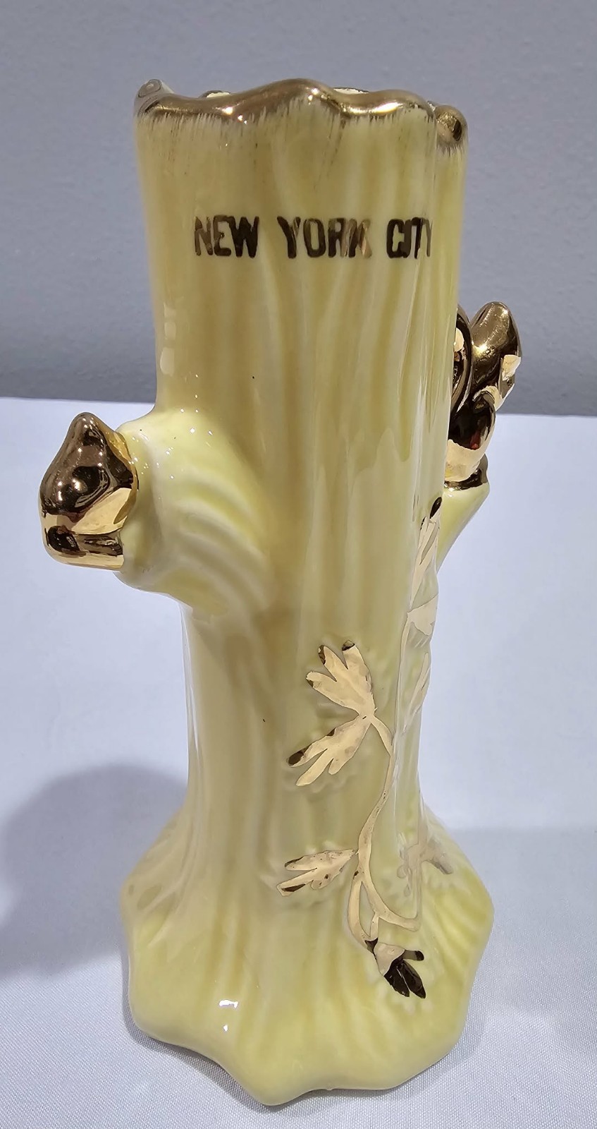 Vtg Yellow 22K Gold NEW YORK CITY Warranted Squirrel Tree Trunk Bud Vase 6″