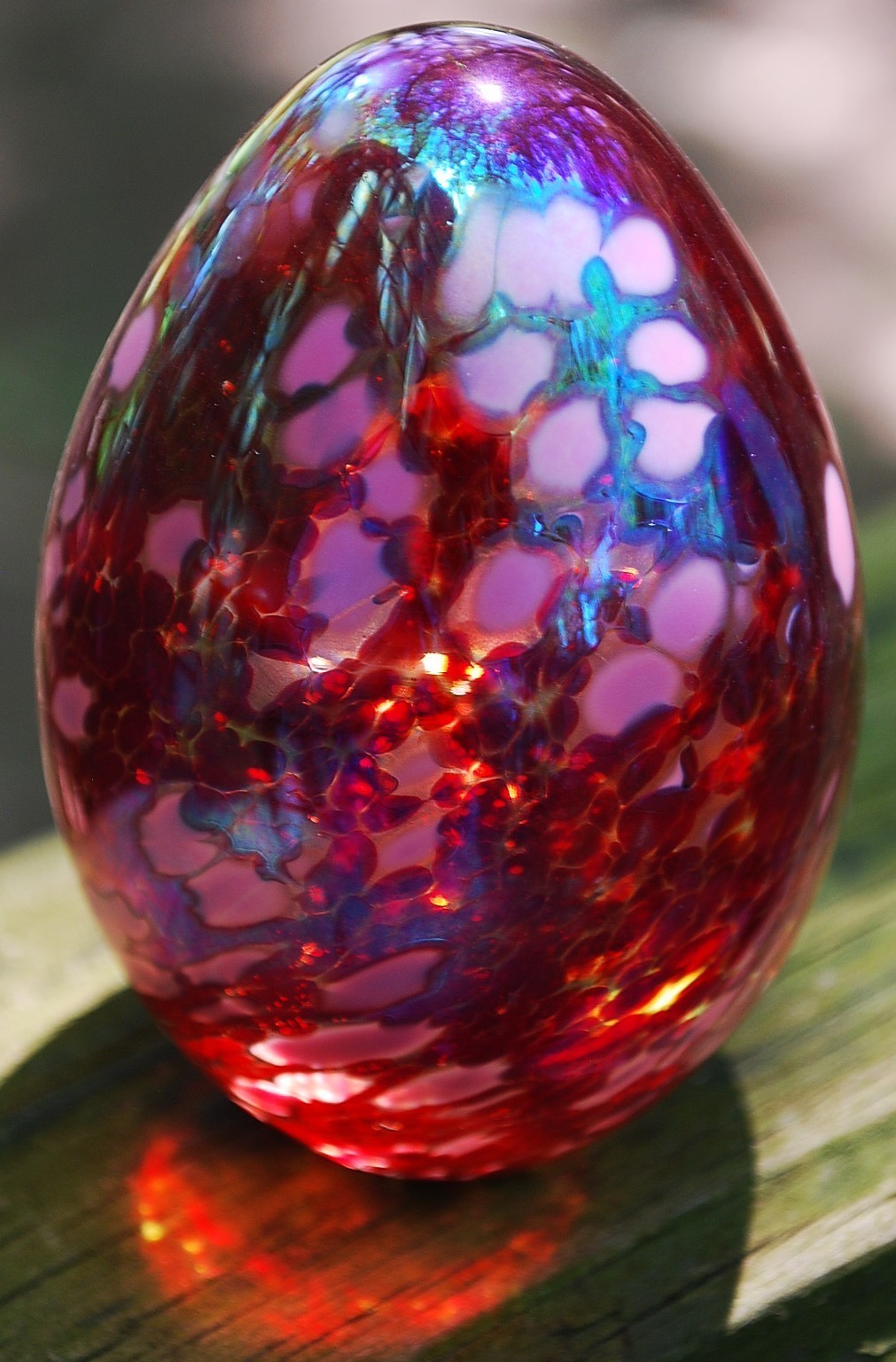 Hand Blown 3.25″ ART GLASS EGG Paperweight RED IRIDESCENT Signed MSH ASH 1989