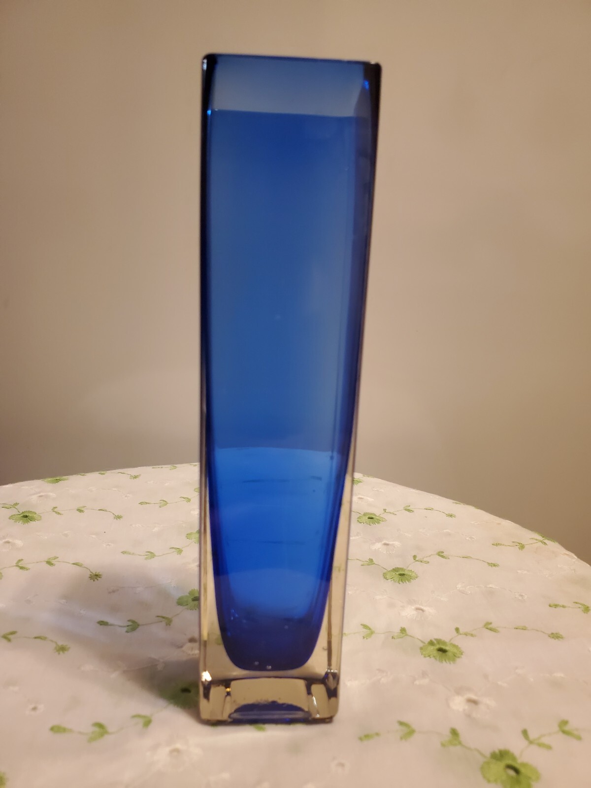 SALE! WAS 40. VTG MCM BLUE & CLEAR SQUARE SOMMERSO 6 7/8 IN GLASS VASE UNMARKED