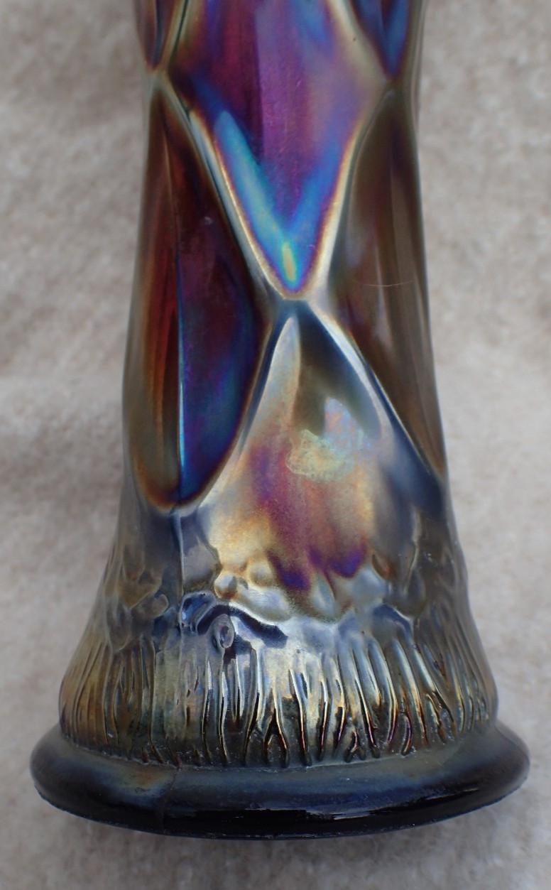 VINTAGE DUGAN LATTICE AND POINTS AMETHYST PURPLE DAISY INSIDE BASE 8″ VASE