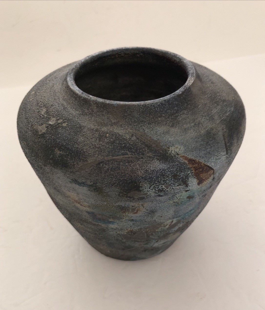 Stunning RAKU VASE Studio Art Pottery Signed Metallic Iridescent Vessel 5.5×5.5