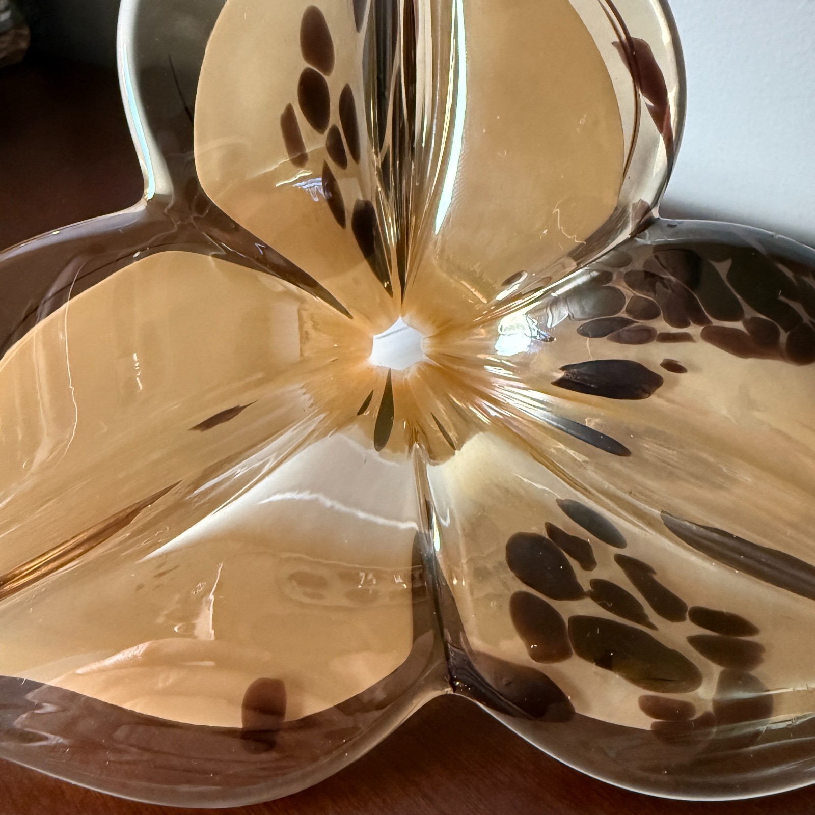 Murano Style Hand Blown Art Glass 3-Petal Flower Spiral Stem Amber Brown Sculptu
