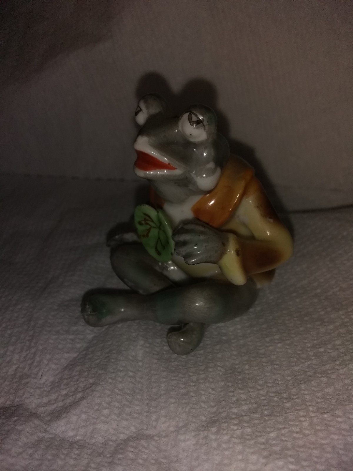 Rare 1940/50s Japan Whimsical Porcelain Sitting Porcelain FROG Adult Collector