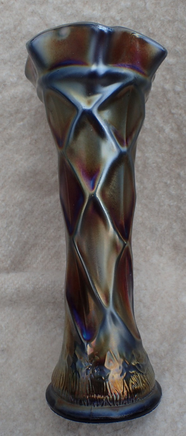 VINTAGE DUGAN LATTICE AND POINTS AMETHYST PURPLE DAISY INSIDE BASE 8″ VASE