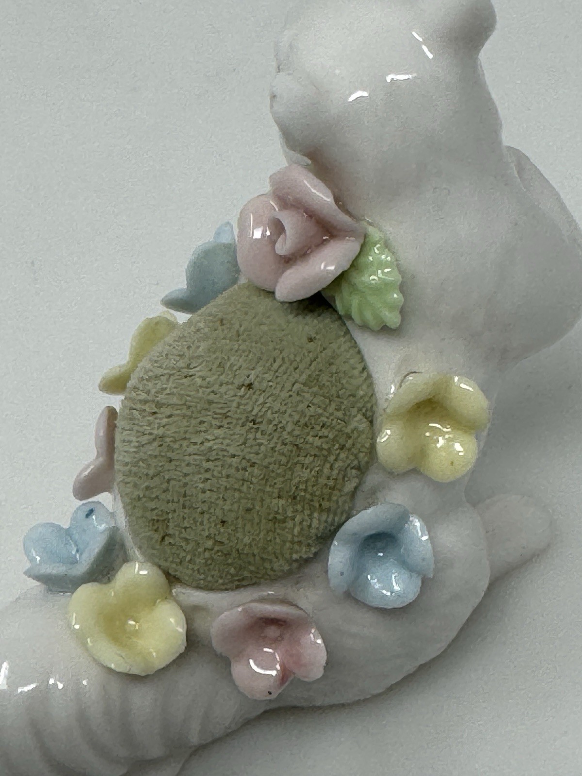 Ardalt SQUIRREL PIN CUSHION Animal Figurine Flowers Floral VTG JAPAN Milk Glass