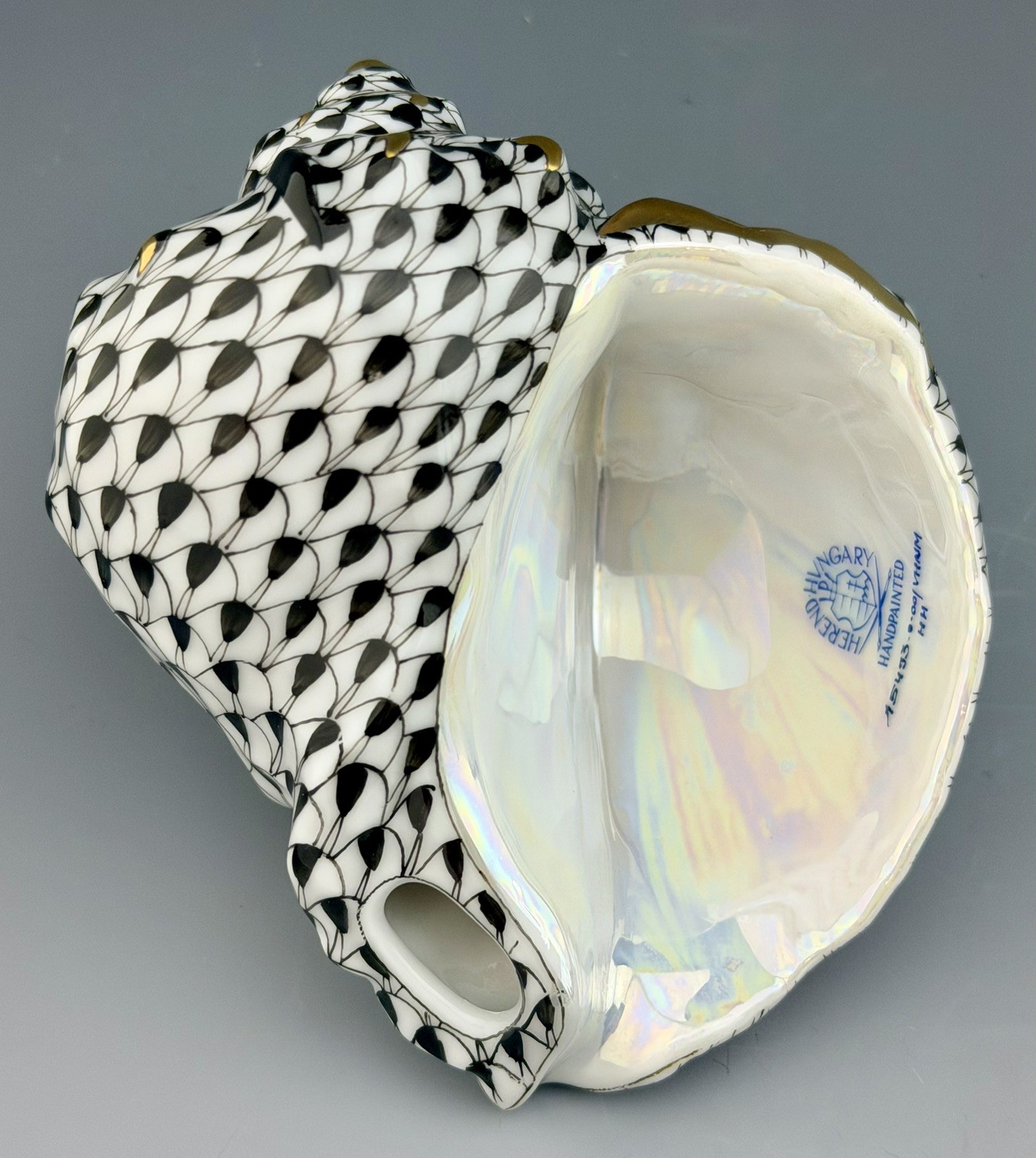 🦋 MINT HEREND Helmet SHELL Black Fishnet Figurine ($478 Retail)