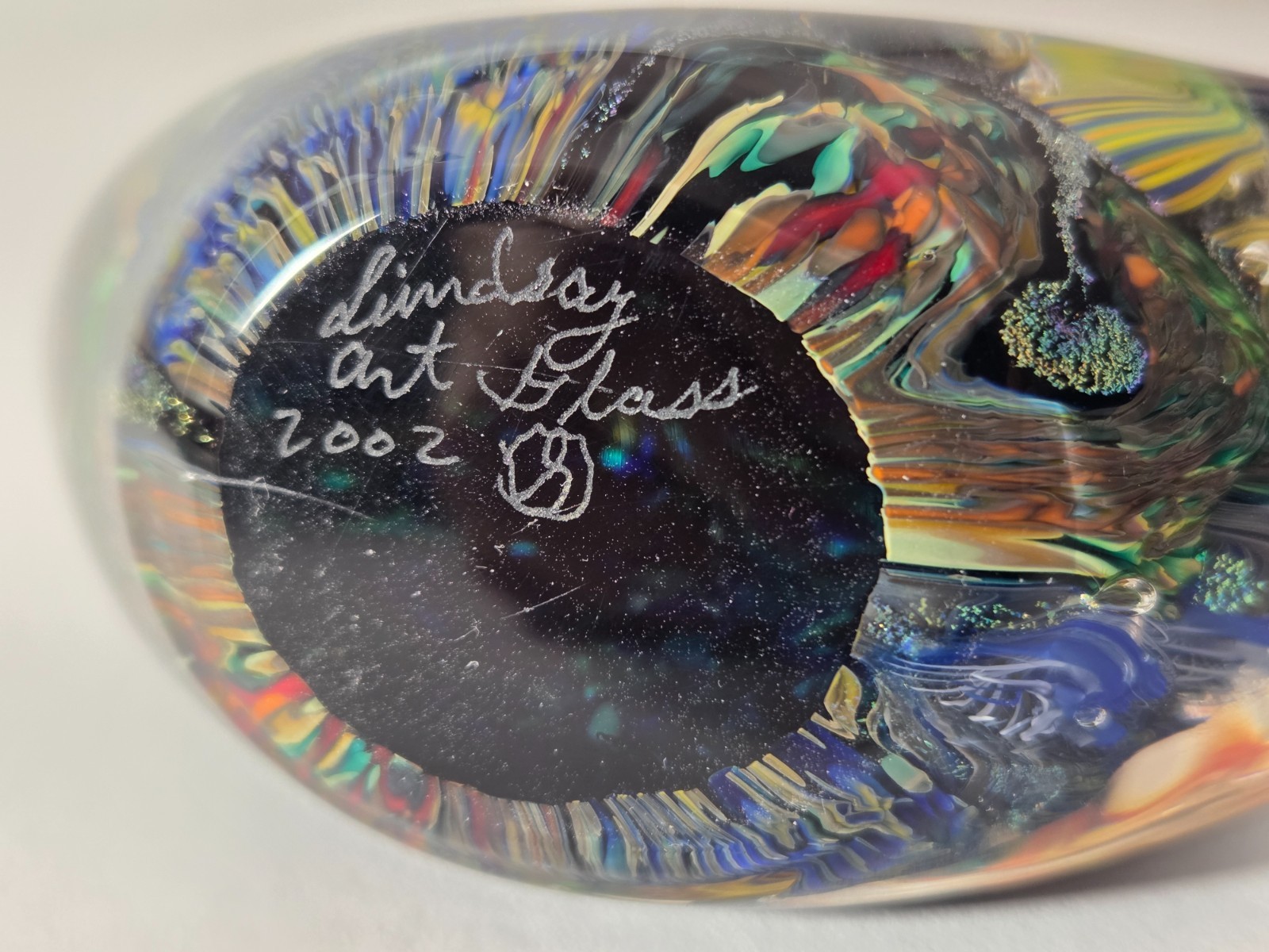 DAVID LINDSAY Signed 2002 Glass Paperweight “Undersea Adventures” 6″ H x 3.5″ W