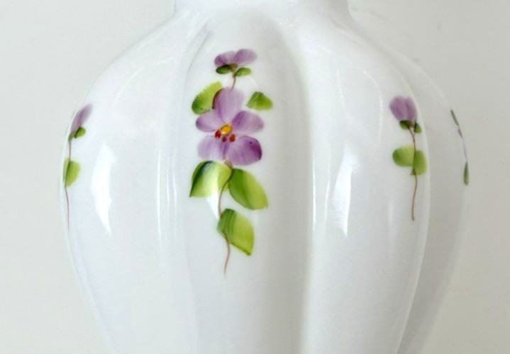 Fenton Silver Crest Ruffled Hand Painted Violets in the Snow 6″ Vase