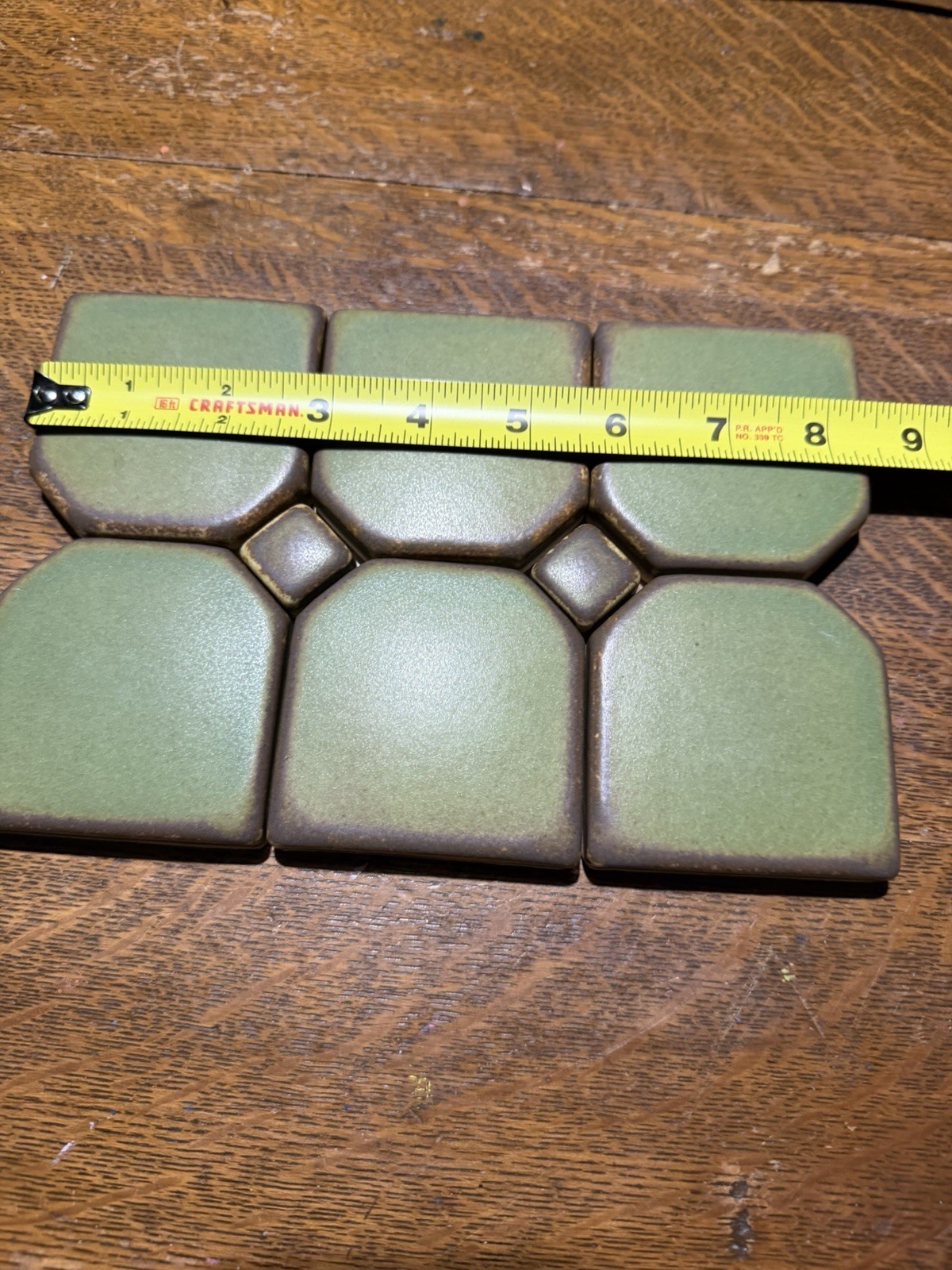 MOTAWI TILE-WORKS 6 Green TILE Installation Tiles With 2 Brown Center Tiles