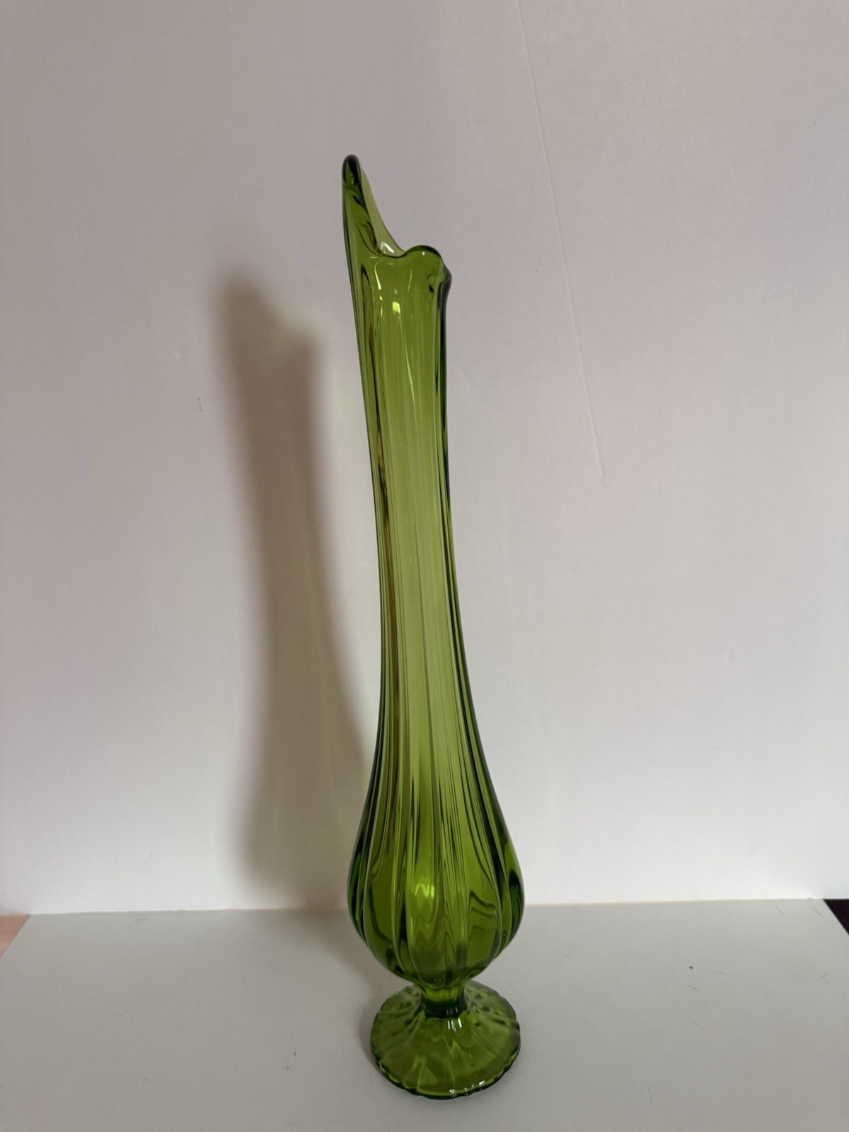 Vintage 1960s LE Smith Avocado Green 6 Petal Swung Glass Pedestal Vase 15.75”