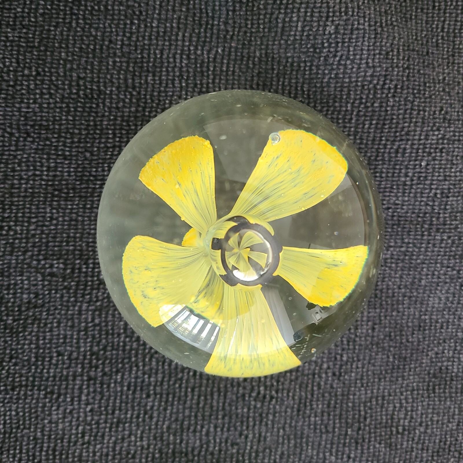 Vintage Art Glass Paperweight Daffodil Flower Yellow Spring Bubbles 2.5 inches