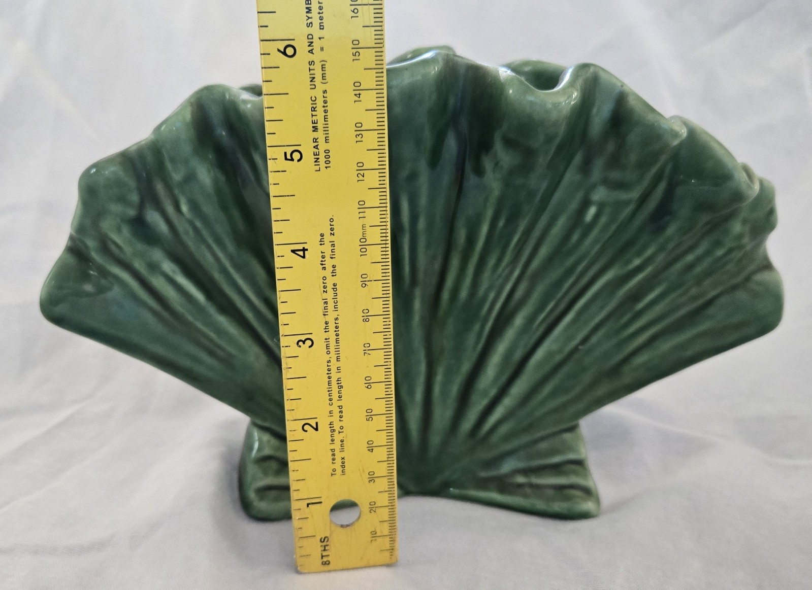 Camark Pottery USA 121 Fan Vase – 10″ Gloss Green Art Pottery – Camden Arkansas