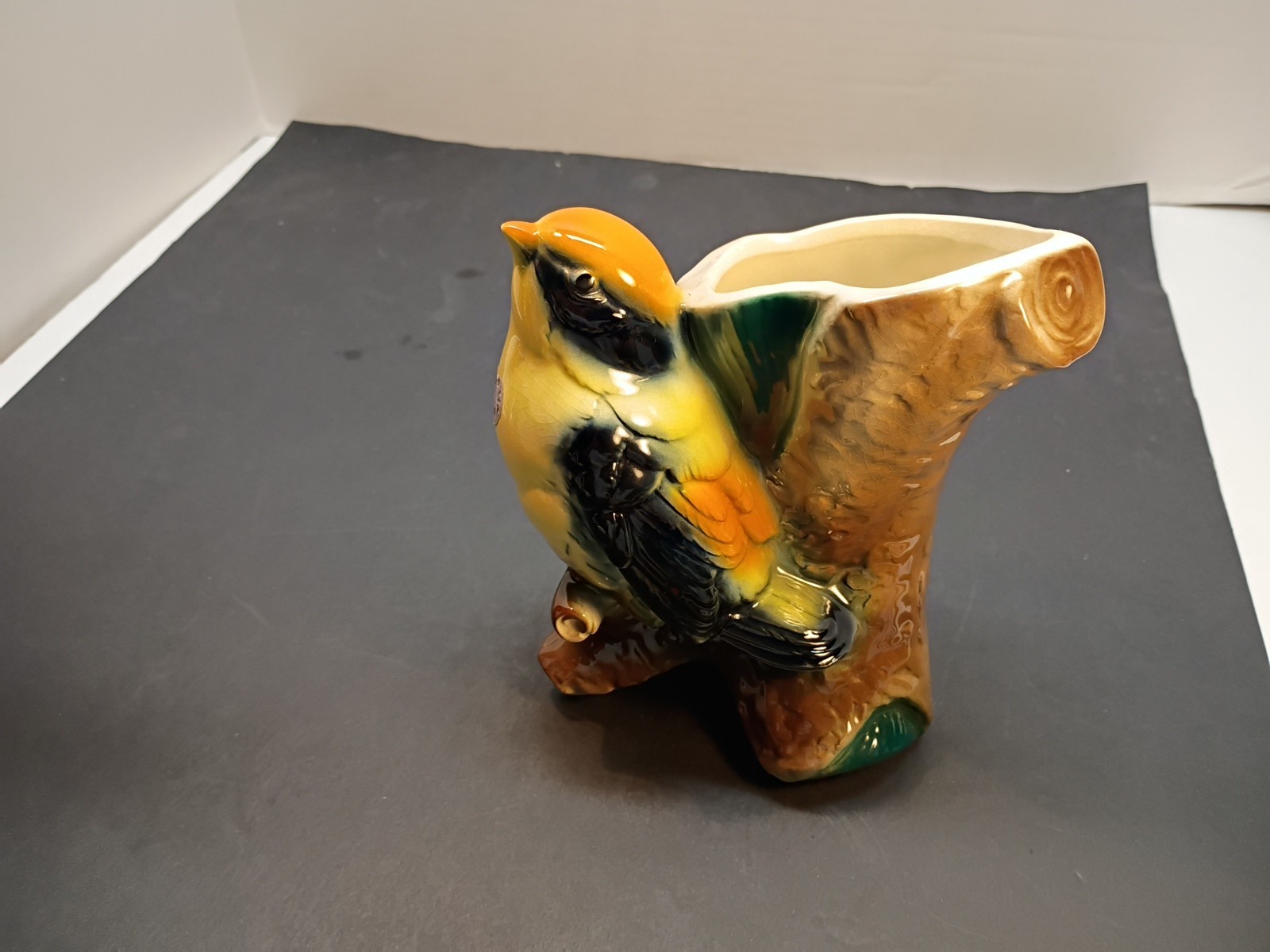 Vintage Royal Copley Bird 7″ Yellow / Gold Finch on Tree Trunk Vase Muli-colored