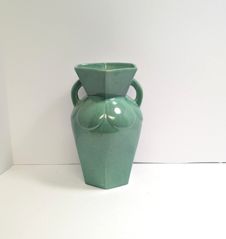 Rare 1930s Pfaltzgraff Art Deco Green Dual Handled Vase Shape 279 Keystone Mark