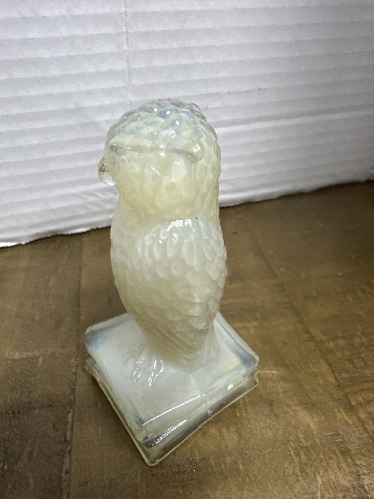 Vintage Degenhart Glass Semi Solid Cloudy White Owl On Books Figurine 3.5”