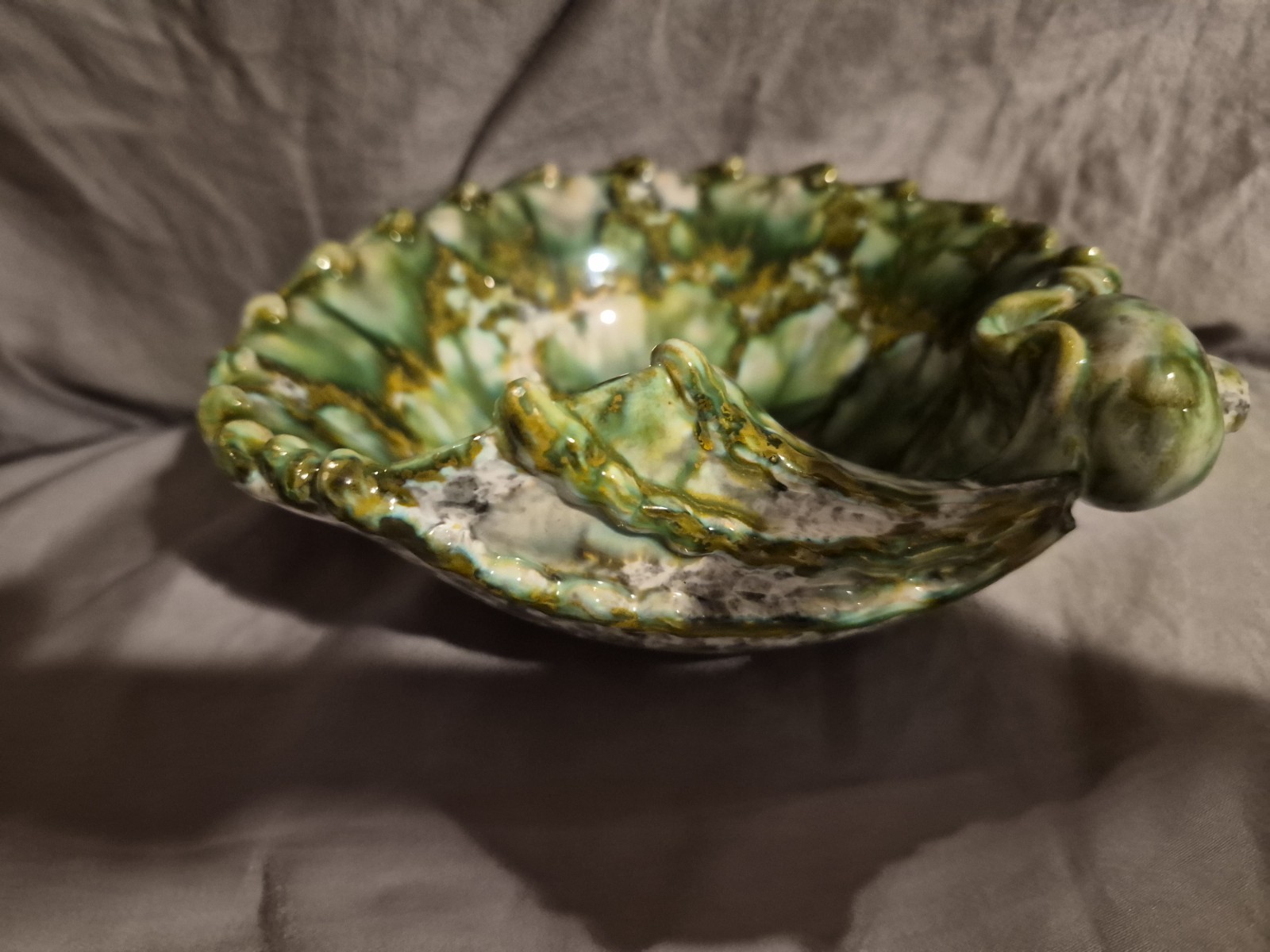 ITALIAN GREEN SEA SHELL SHAPE ceramic in great shape 5 1/2″ long