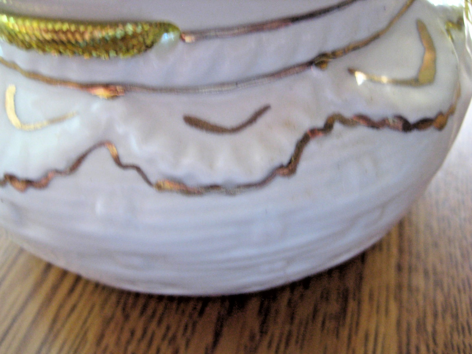Vtg White Porcelain HangingFlower Basket/Planter Scalloped Edge Gold Rope Detail