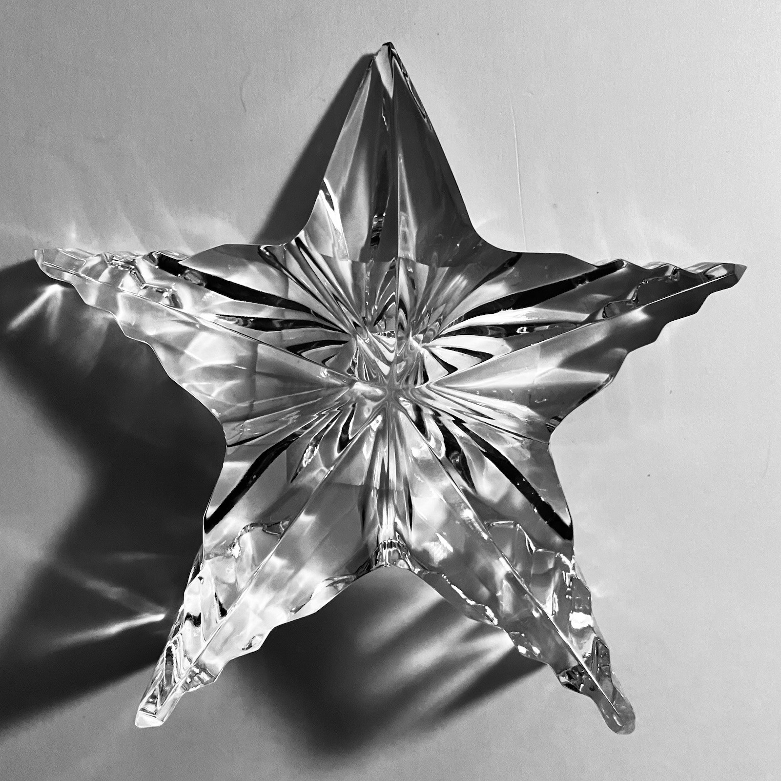WATERFORD Star Paperweight / FINE IRISH CRYSTAL / Hand Faceted / 3.5 INCHES TALL