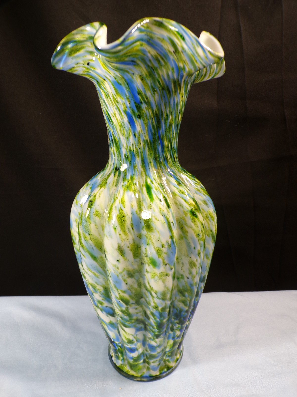 Fenton Vasa Murrhina Glass Aventurine Green with Blue Large Melon Vase 11 1/2″