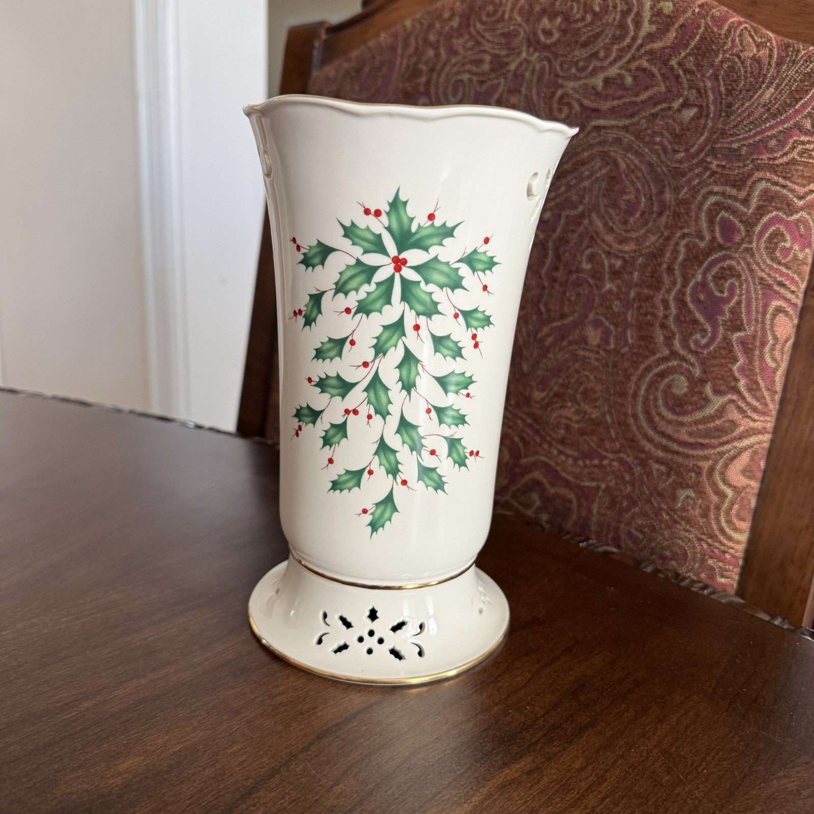 Lenox Christmas Holiday Holly Berry 8.5″ Pierced Vase Made In USA Vintage Gold
