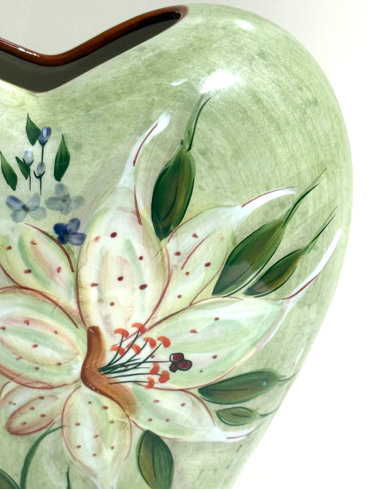 Inspirado Stonelite Tall Heart Shaped Hand Painted Vase with Tiger Lilies #609