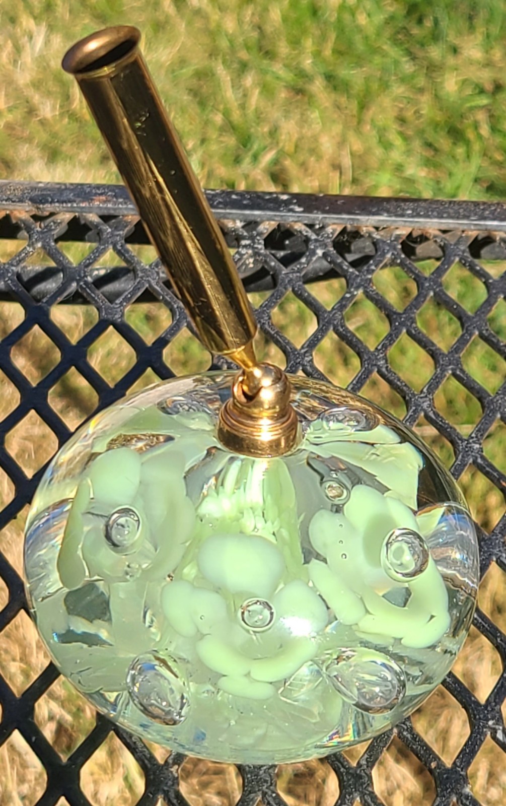 Vtg ST CLAIR Paperweight Pen Holder Yellow- Green Trumpet Flowers Cntrld Bubbles