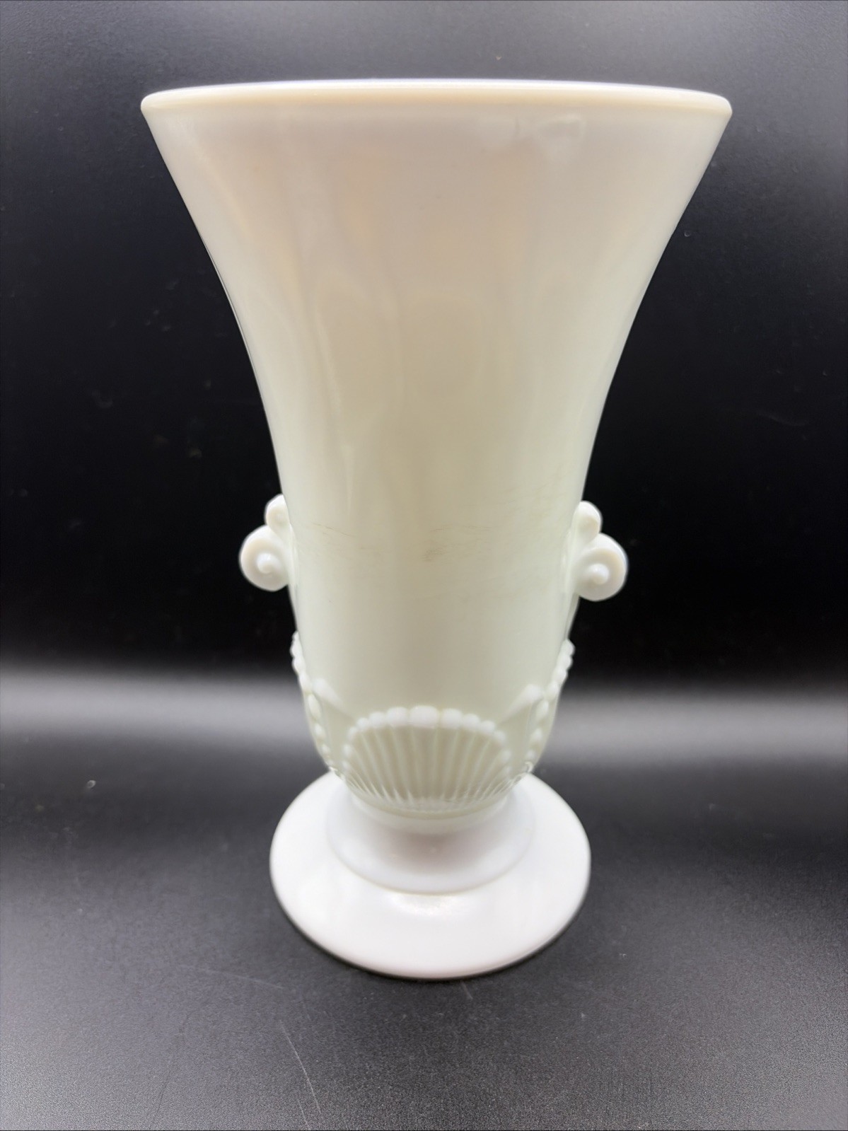 Vtg Anchor Hocking Fire King Vitrock Milk Glass Scalloped Seashell Vase 7.75″ T