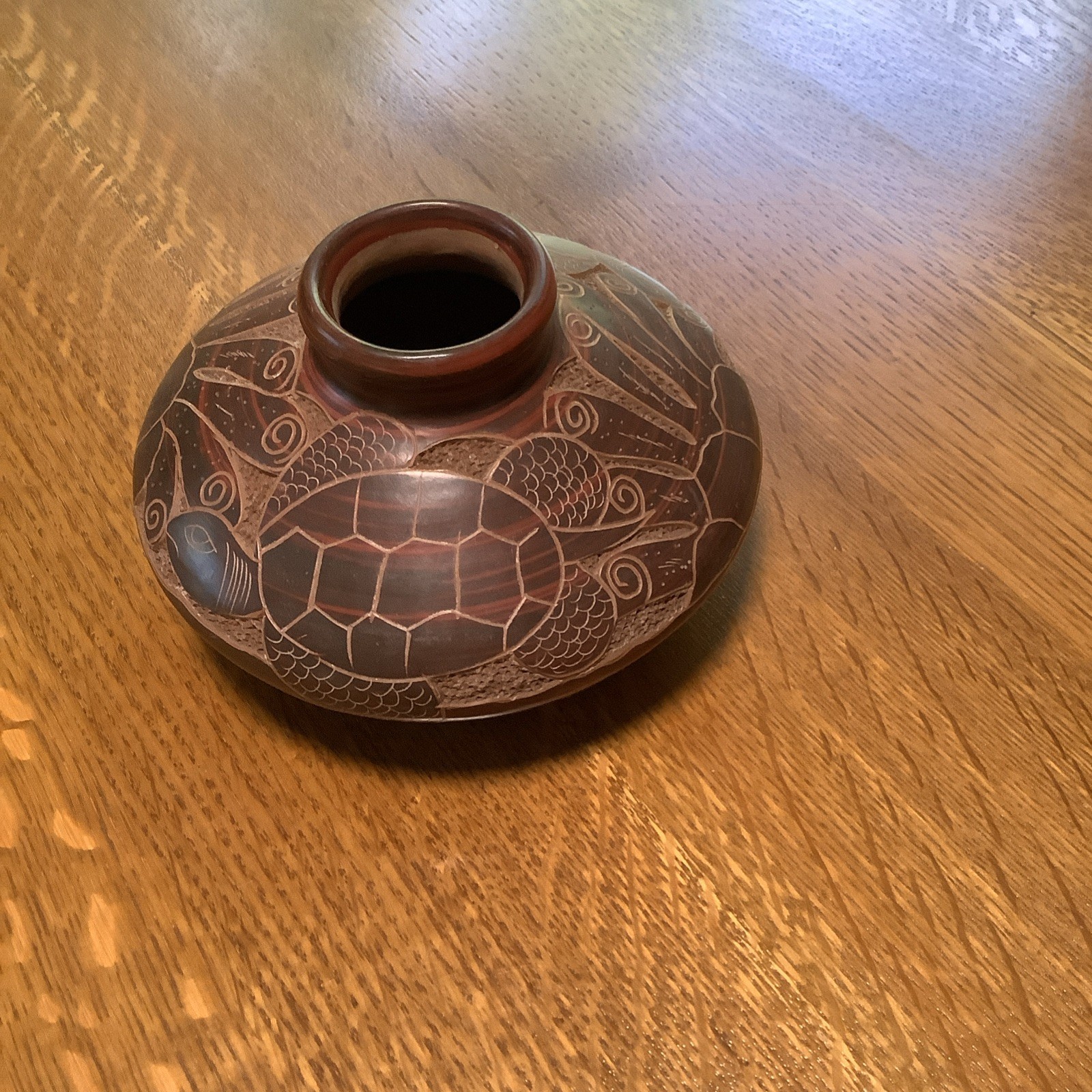 Artisan 3D Etched Sea Turtle Brown Porrery Vase *Free Shipping*
