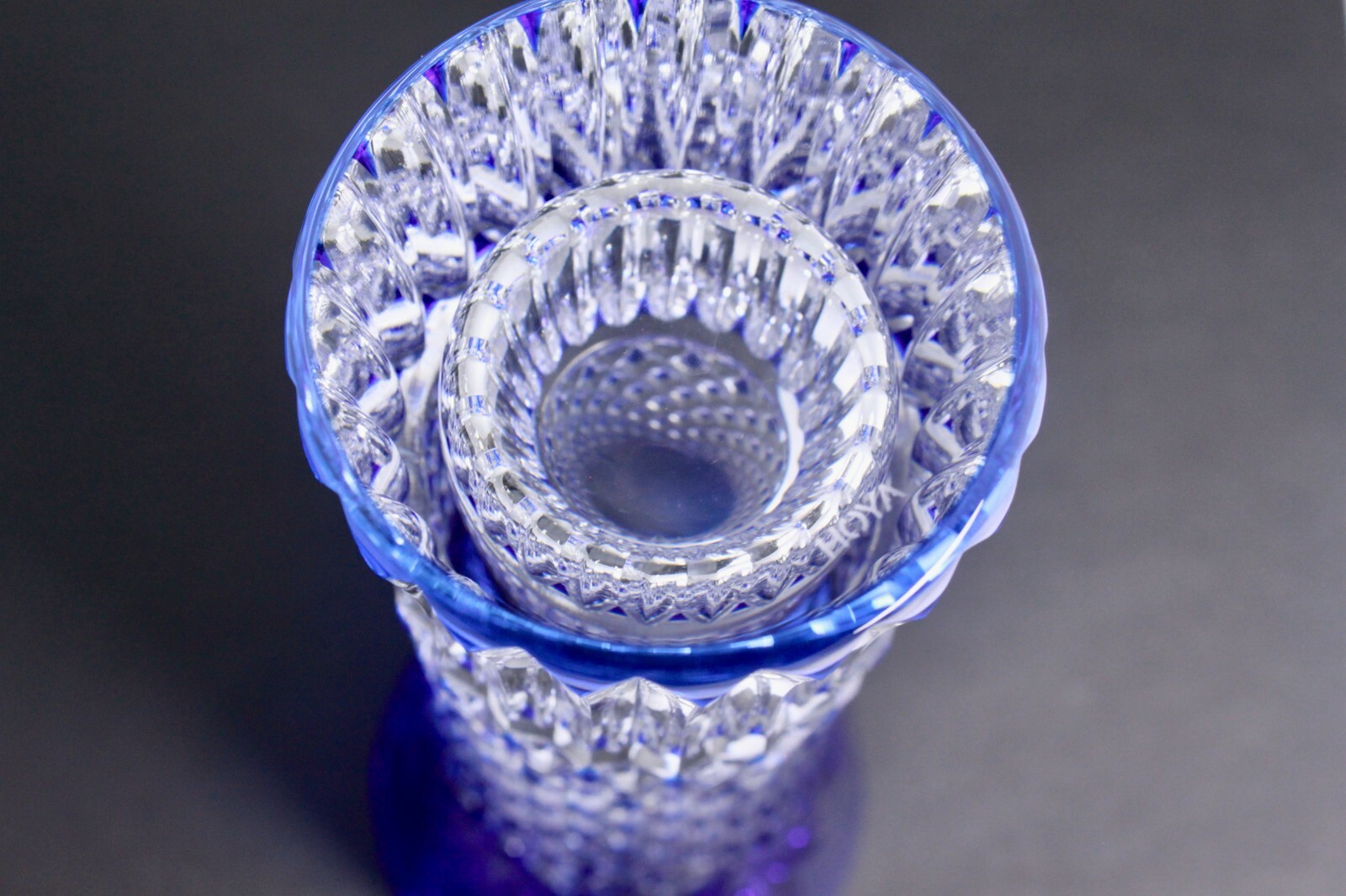 BEAUTIFUL HOYA COBALT BLUE CRYSTAL VASE – MINT