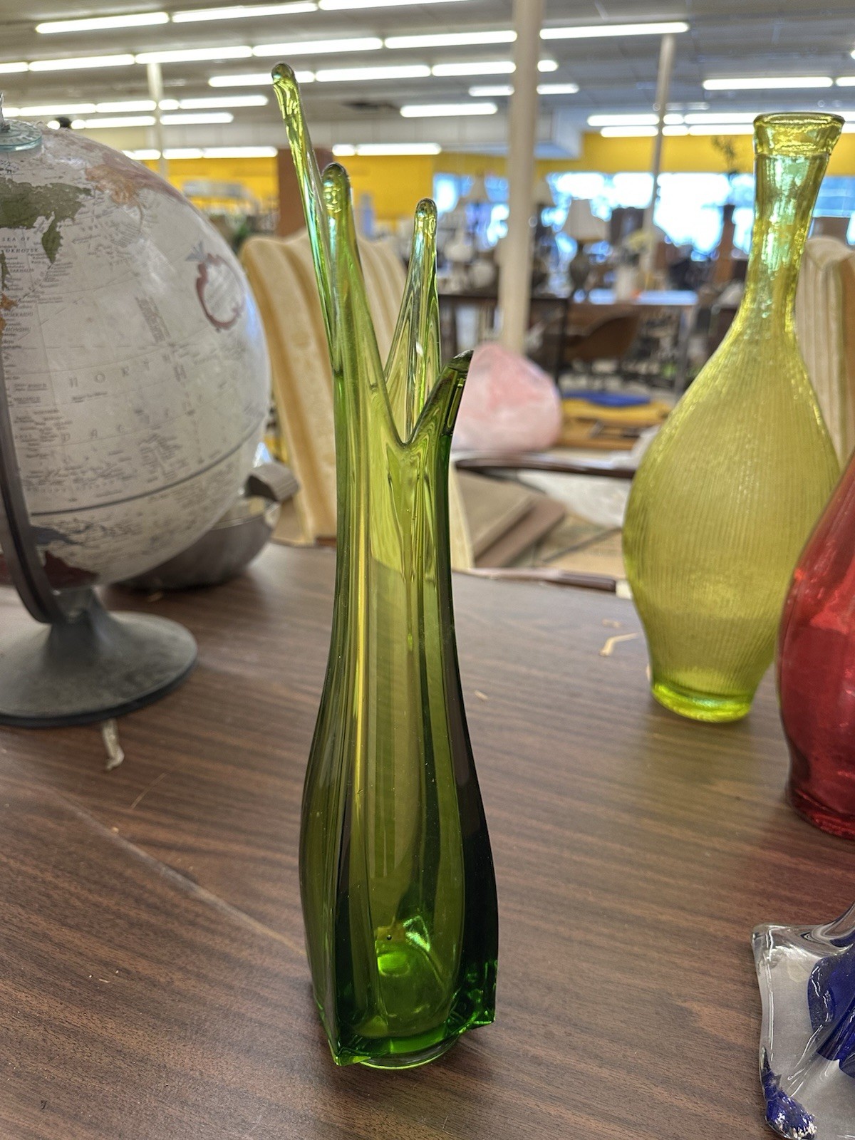 vintage Mid-Century Modern green art glass vase by L.E. Smith