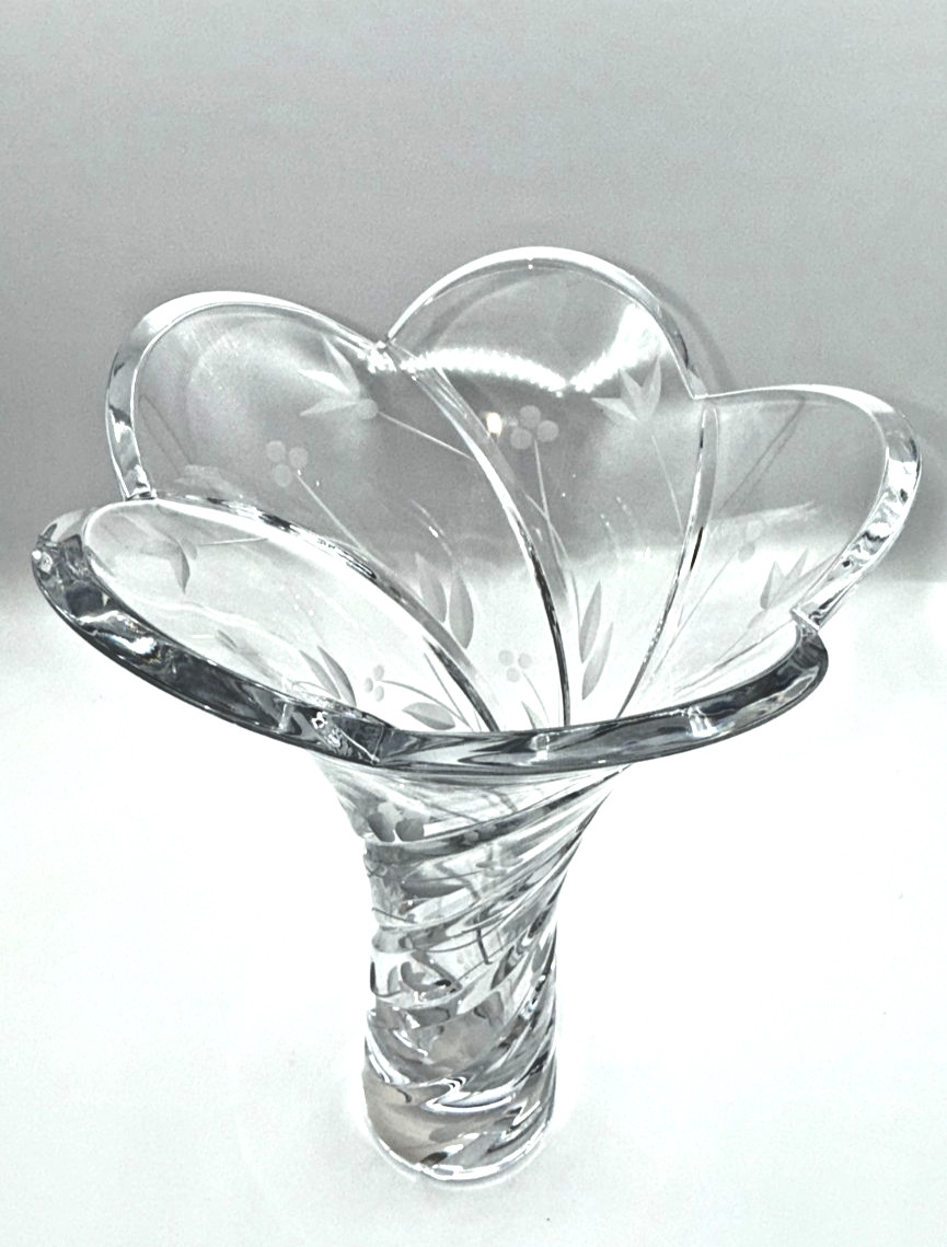 Mikasa PARK PLACE Trumpet Crystal VASE 11″ Engraved Floral Petal Top Flared Vtg