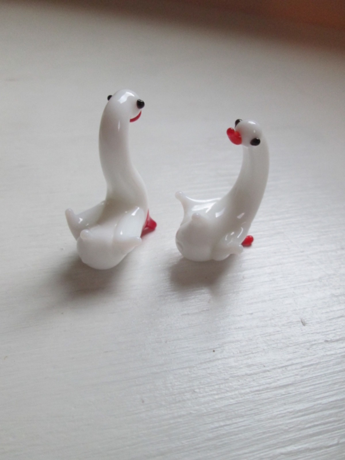 Vintage Art Beautiful Satin White Blown Glass Swan Figures Mother & 2 Young
