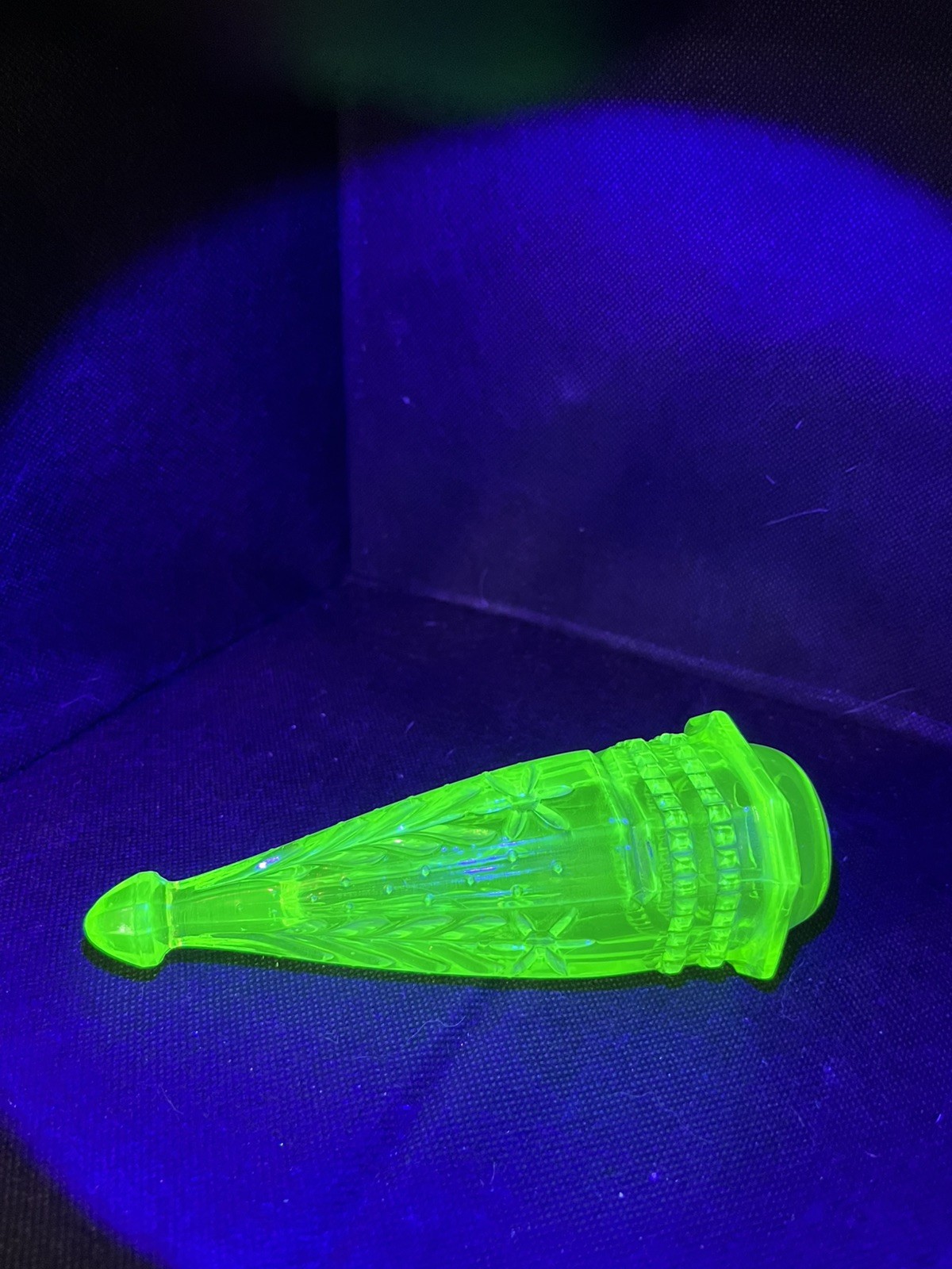 Vintage Green Uranium Glass Car Vase 6.5” Tall