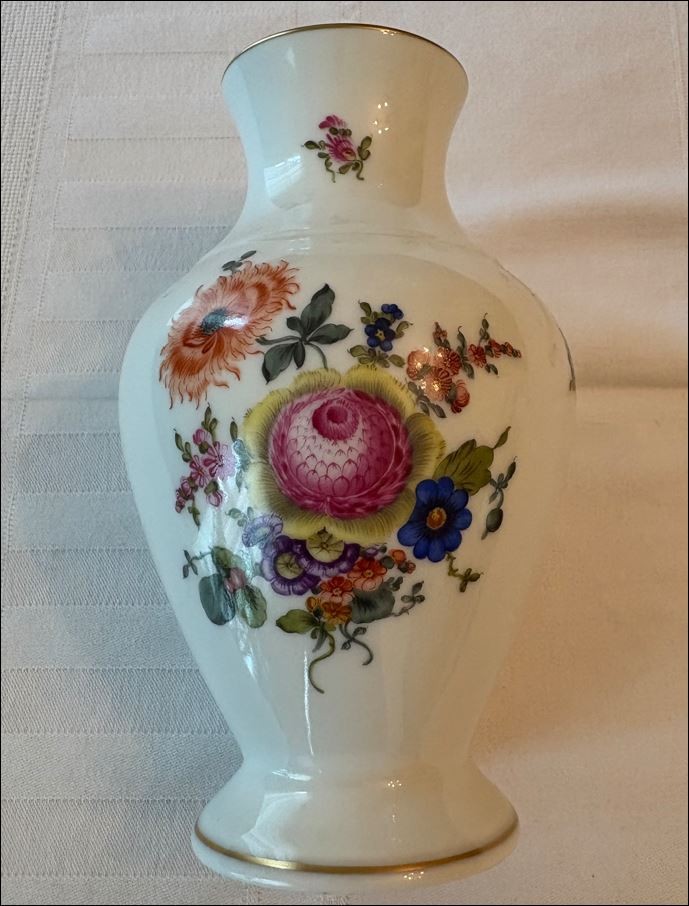 Herend “Queen Victoria” 7027 Vase
