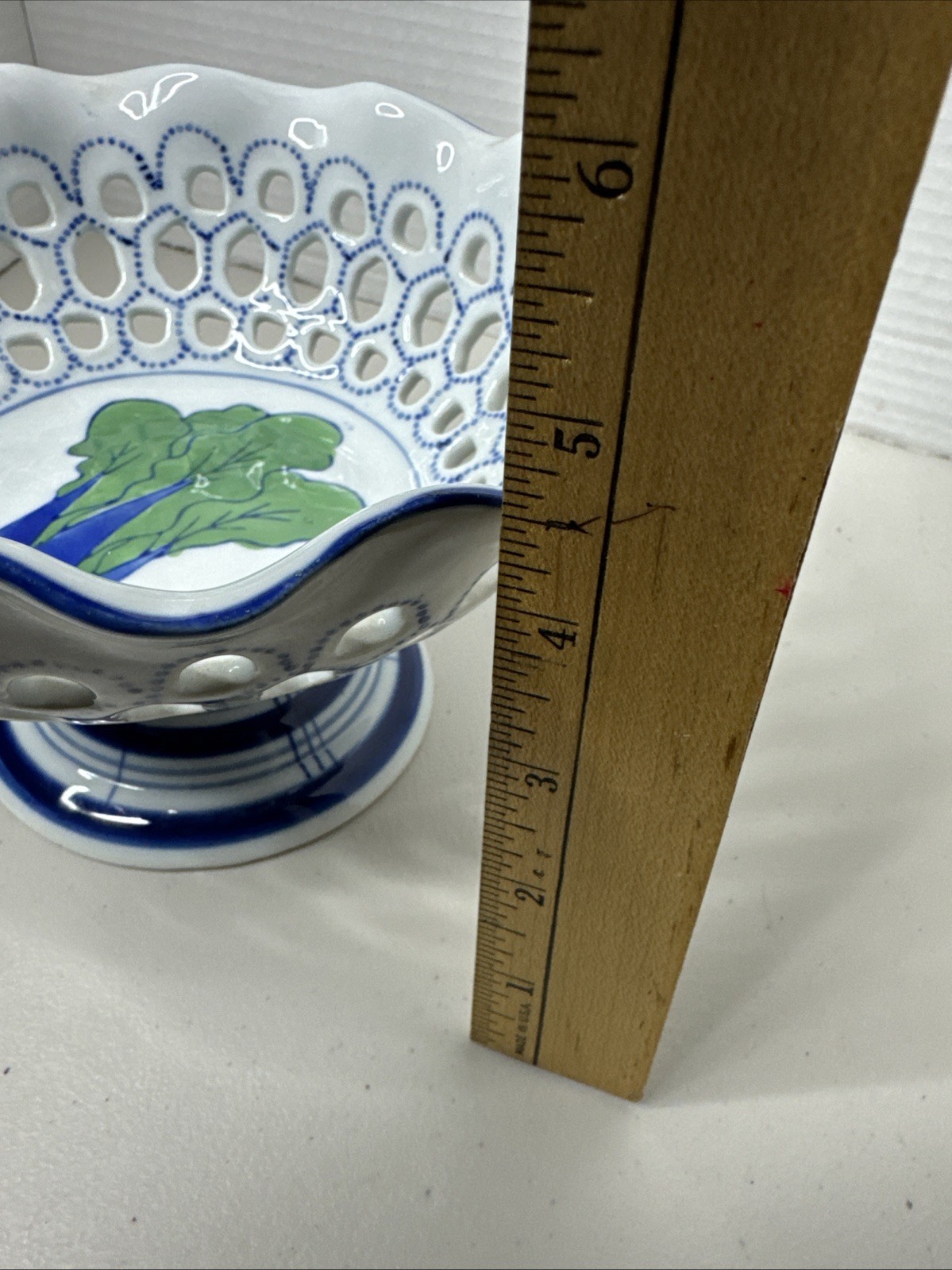 CHINESE BOUQUET White Blue 8” Round Open Weave Basket Bowl Footed