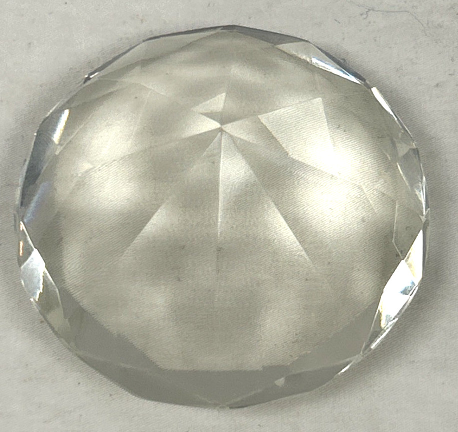Crystal Diamond Pyramid Shape High Quality Paperweight Figurine