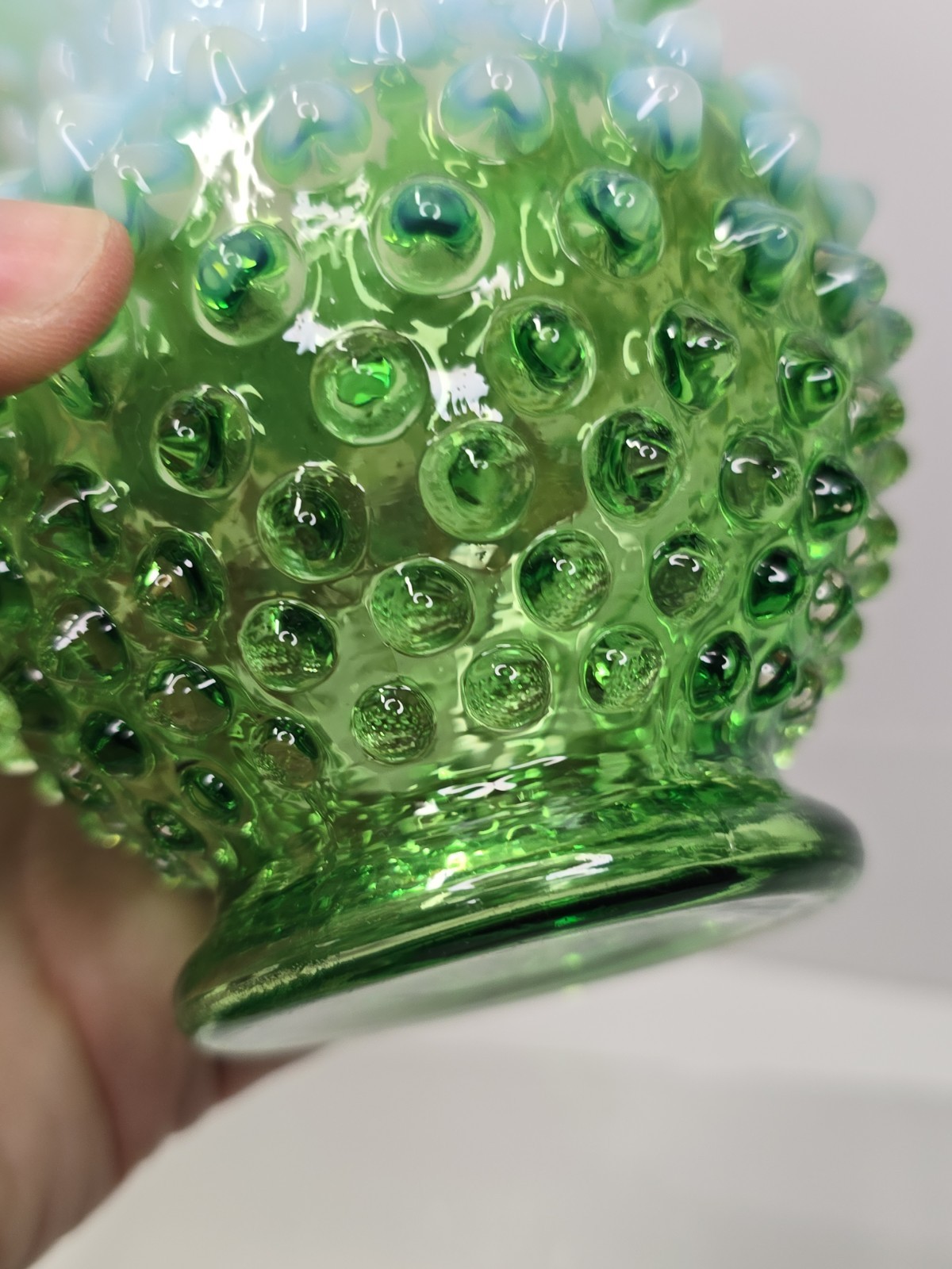 Vintage Fenton Stunning Emerald Green Opalescent Hobnail Ruffled Vase 4.75”