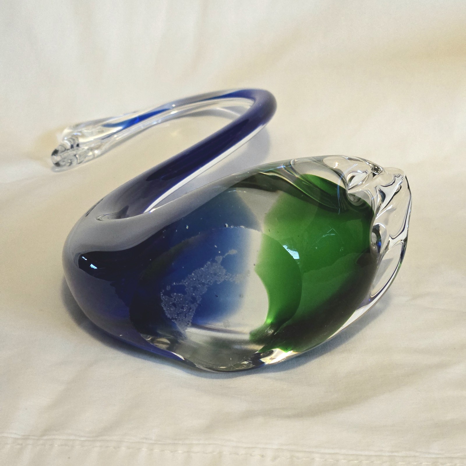 Art Glass Swan Blue Green and Clear 12⅝” Tall Unbranded No Location with Issues