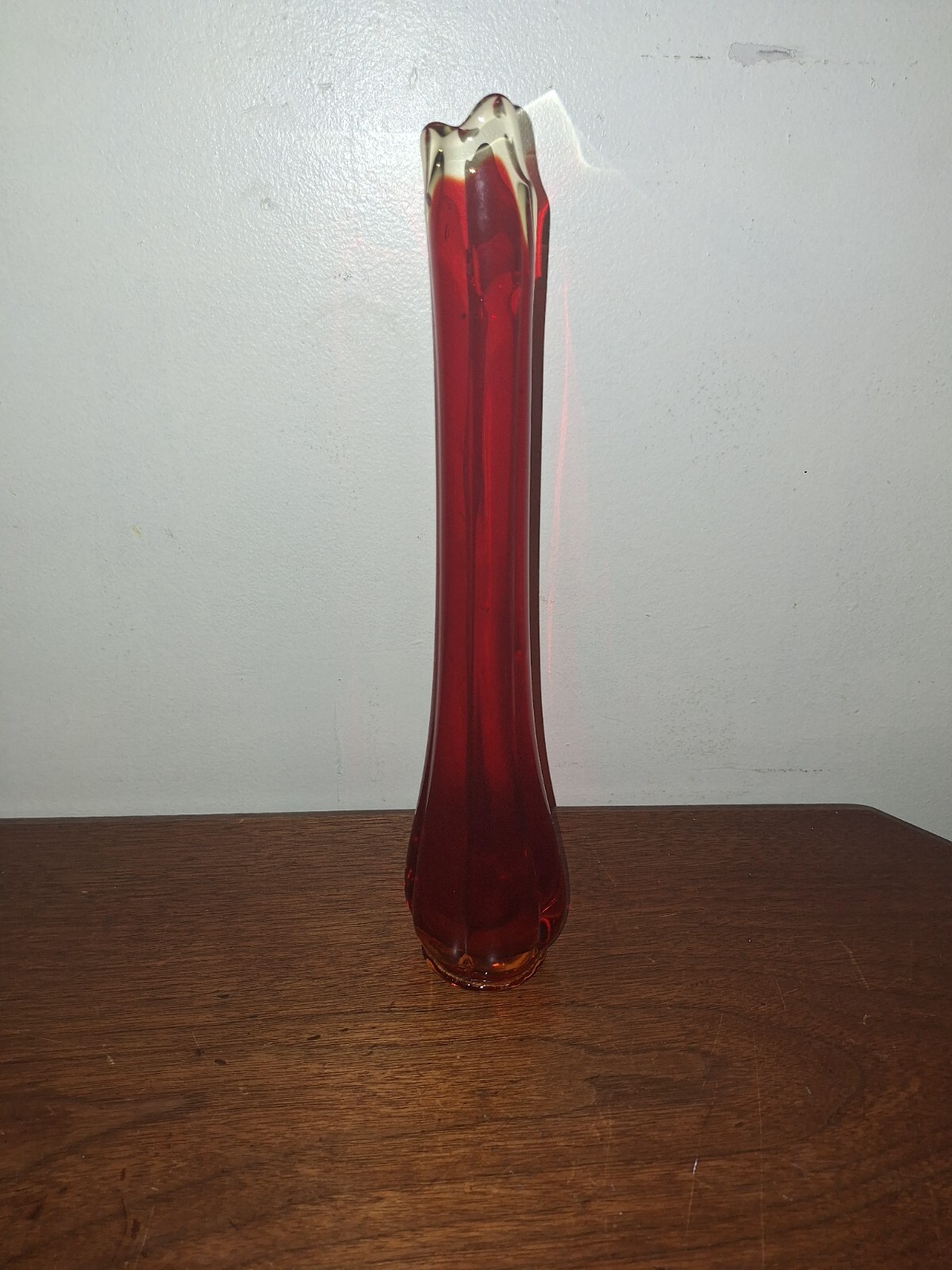 Vintage L.E Smith 12″ Amberina SWUNG Stretch GLASS VASE Unique
