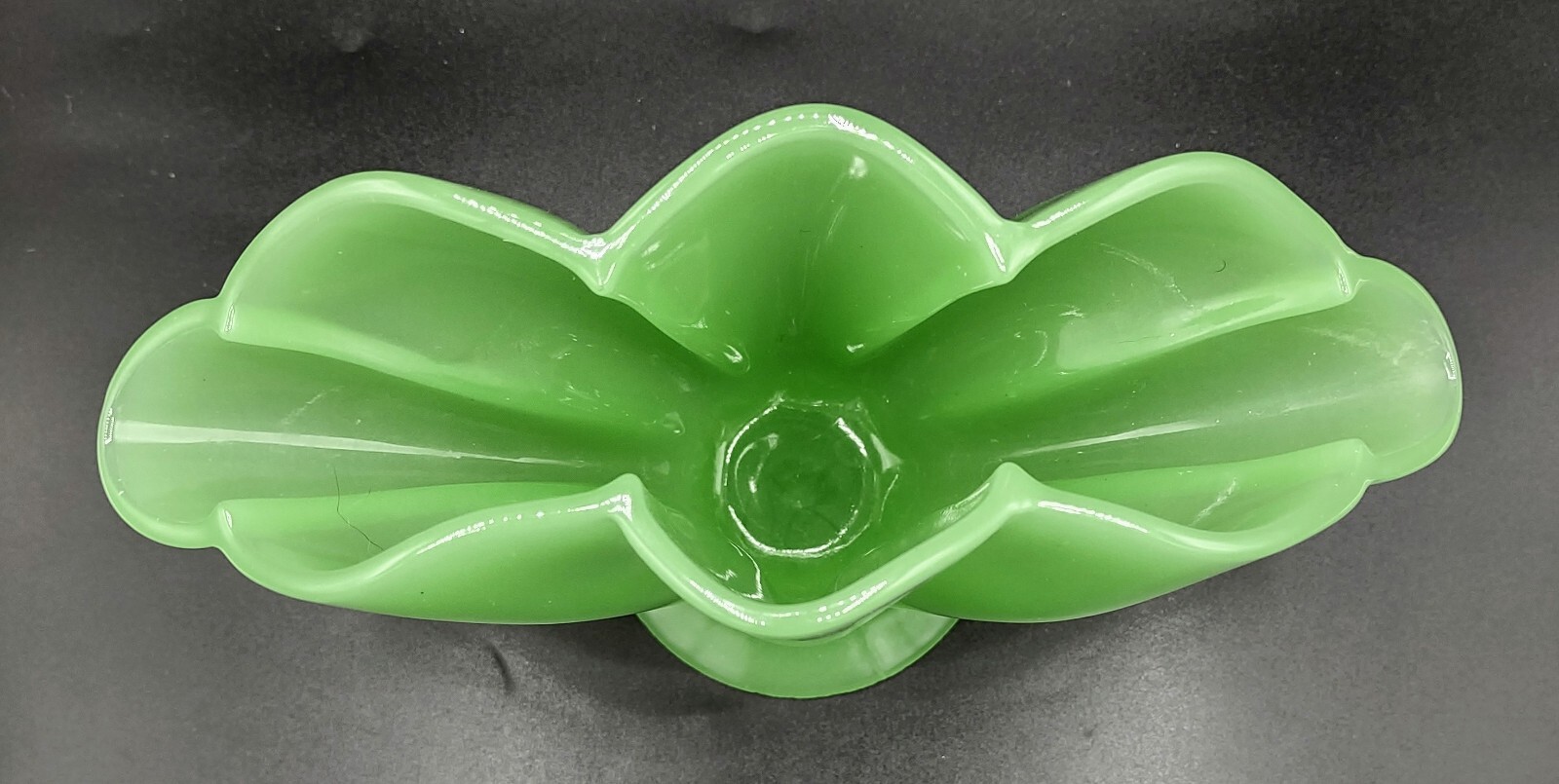 Vtg MCM Jade Jadeite Glass Fan Vase Scallop Clam Shell 5.5″ H