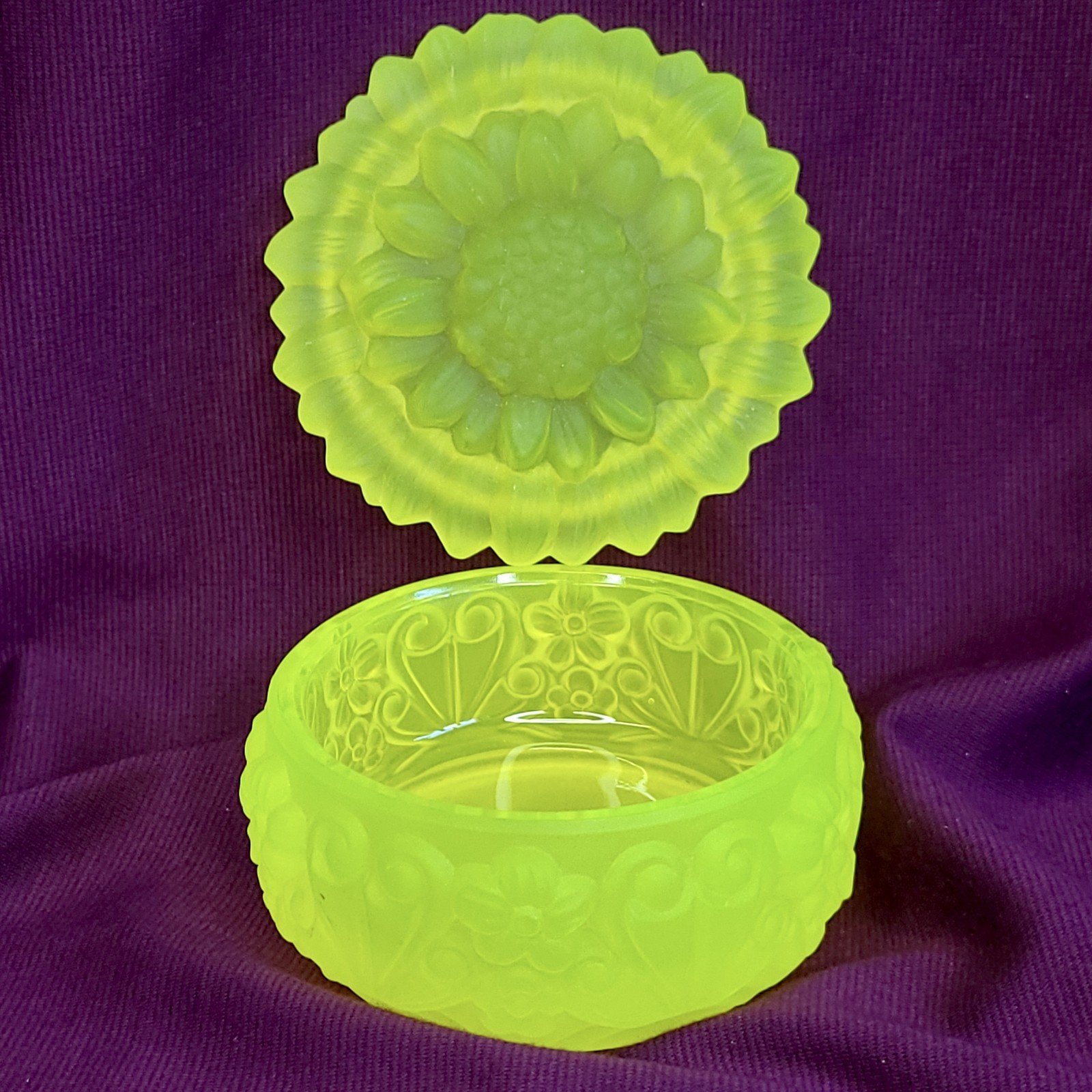 Uranium Glass Box Flowers Style Vaseline Yellow Matte Jewelry Box Art Deco
